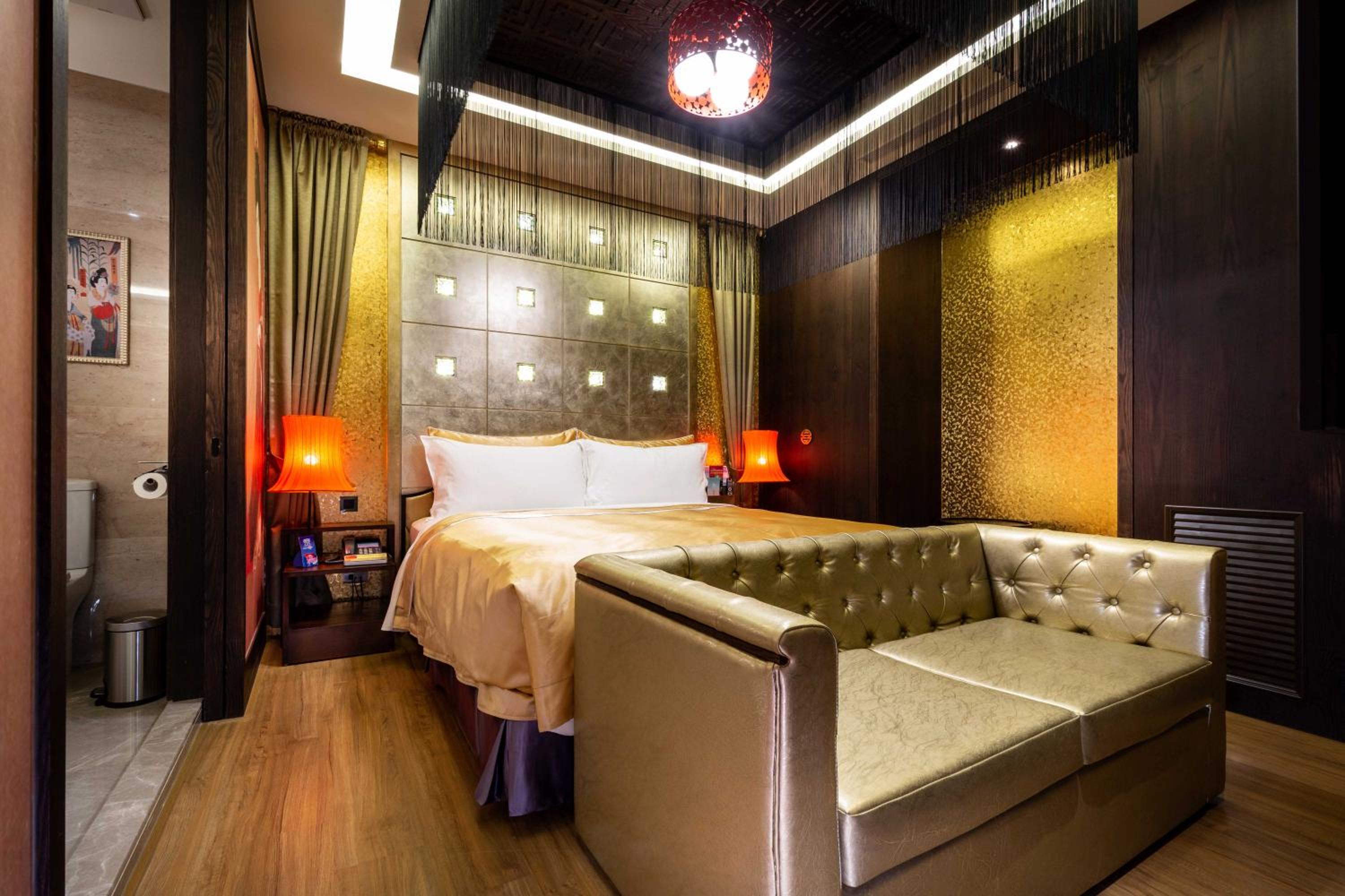 Deluxe Double Room with Bath and Private Parking - Photo 11
