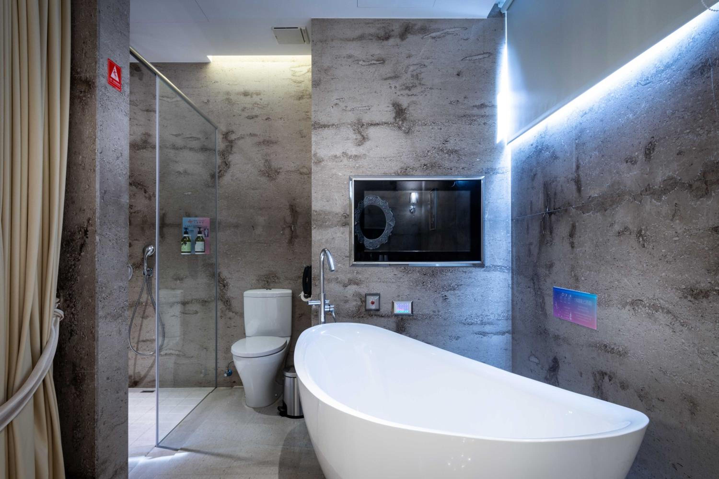 Deluxe Double Room with Bath and Private Parking - Photo 5