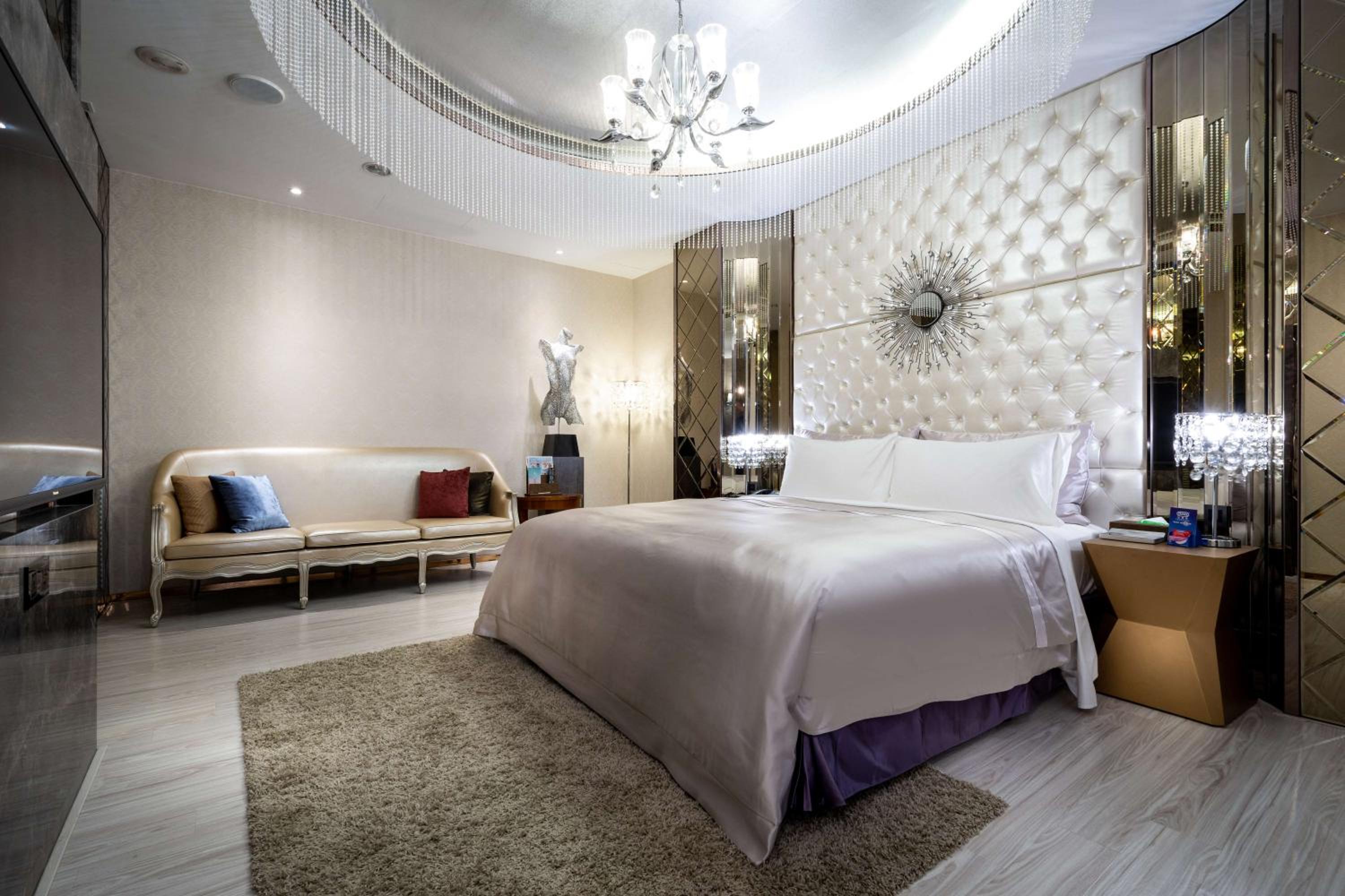 Deluxe Double Room with Bath and Private Parking - Photo 9
