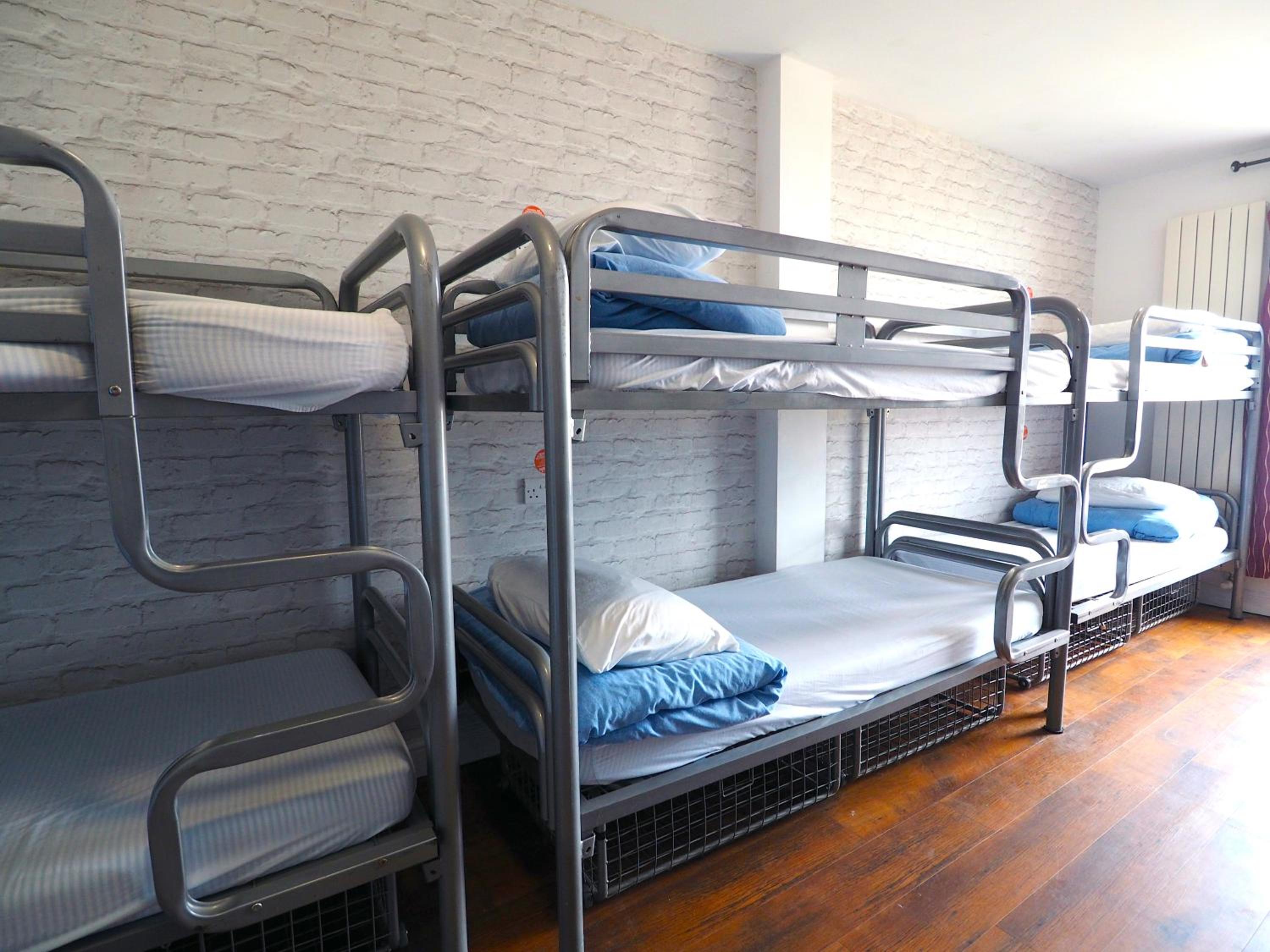 10-Bed Mixed Dormitory Room photo 2
