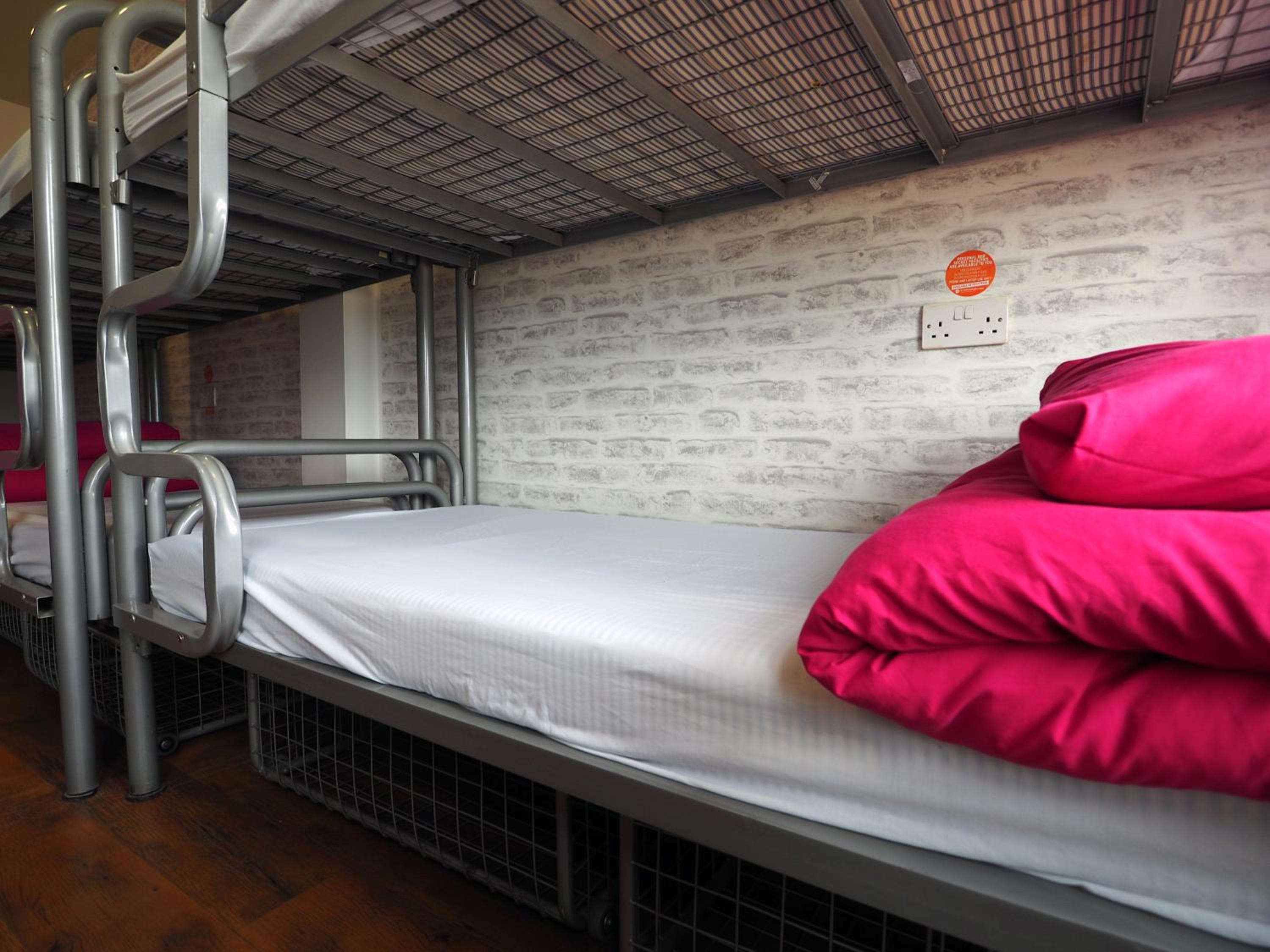 Bed in 10-Bed Female Dormitory Room with Shared Bathroom photo 3