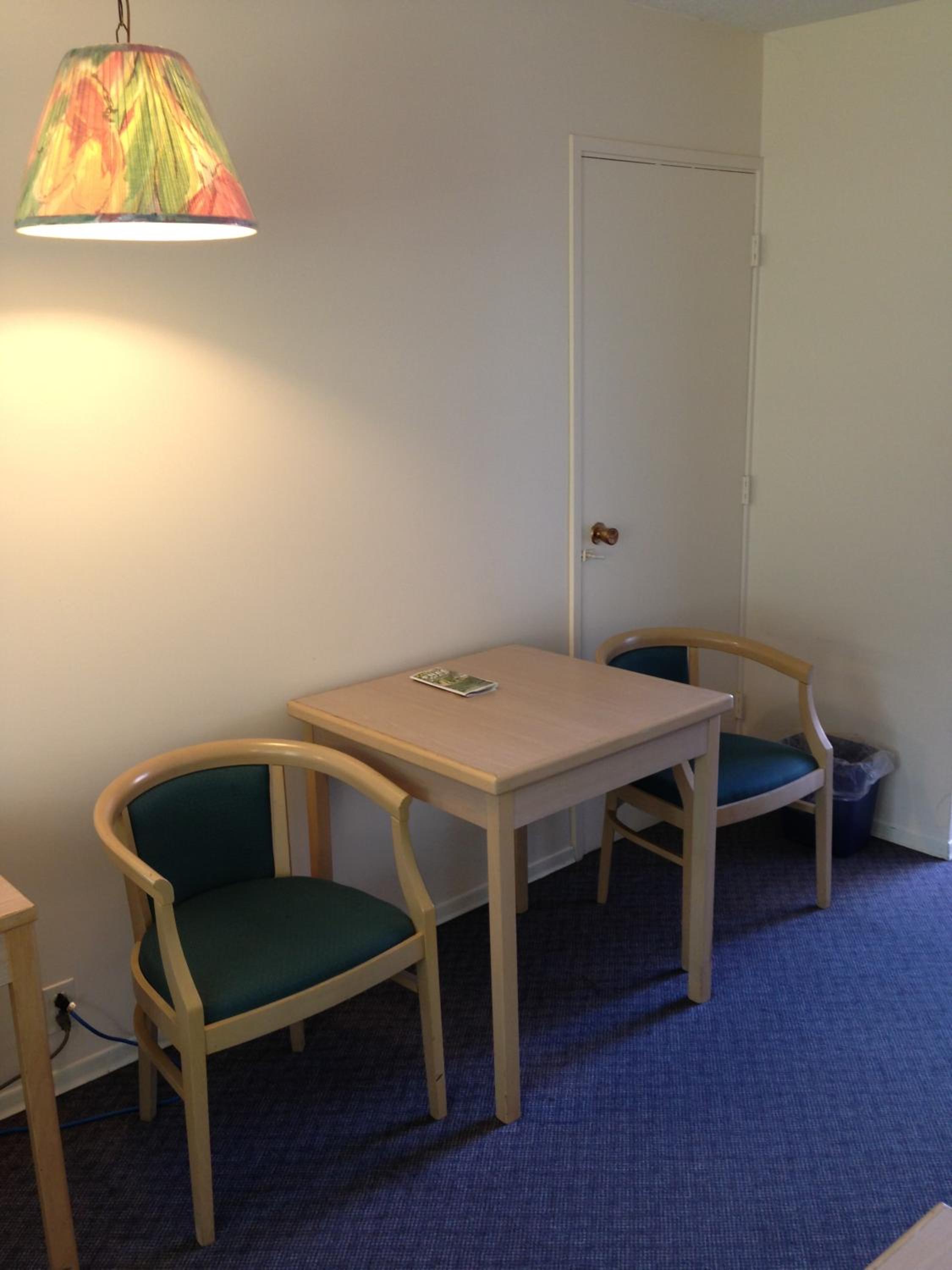 Queen Room with Two Queen Beds - Non-Smoking photo 3