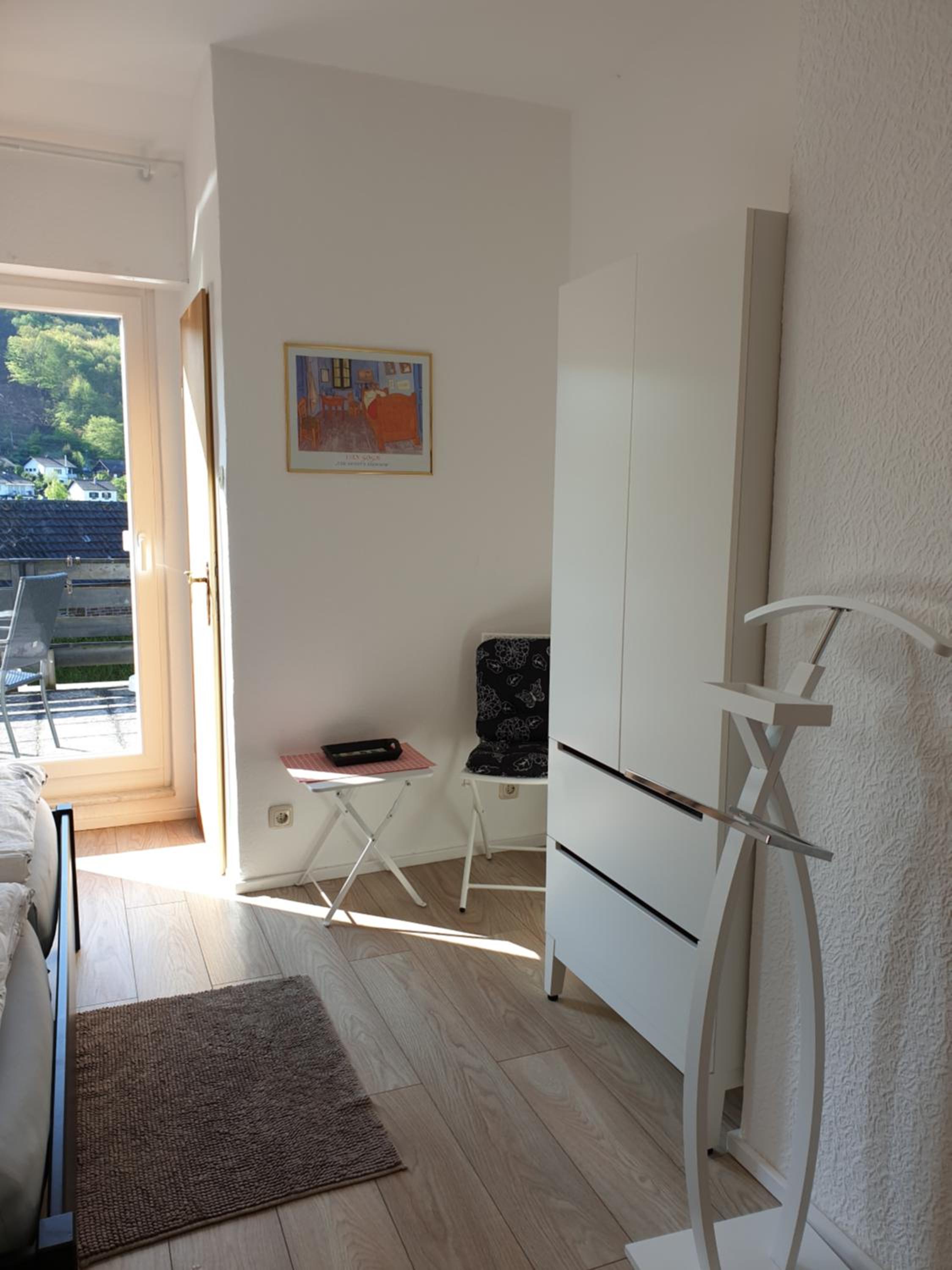 Double Room with Balcony - Photo 4