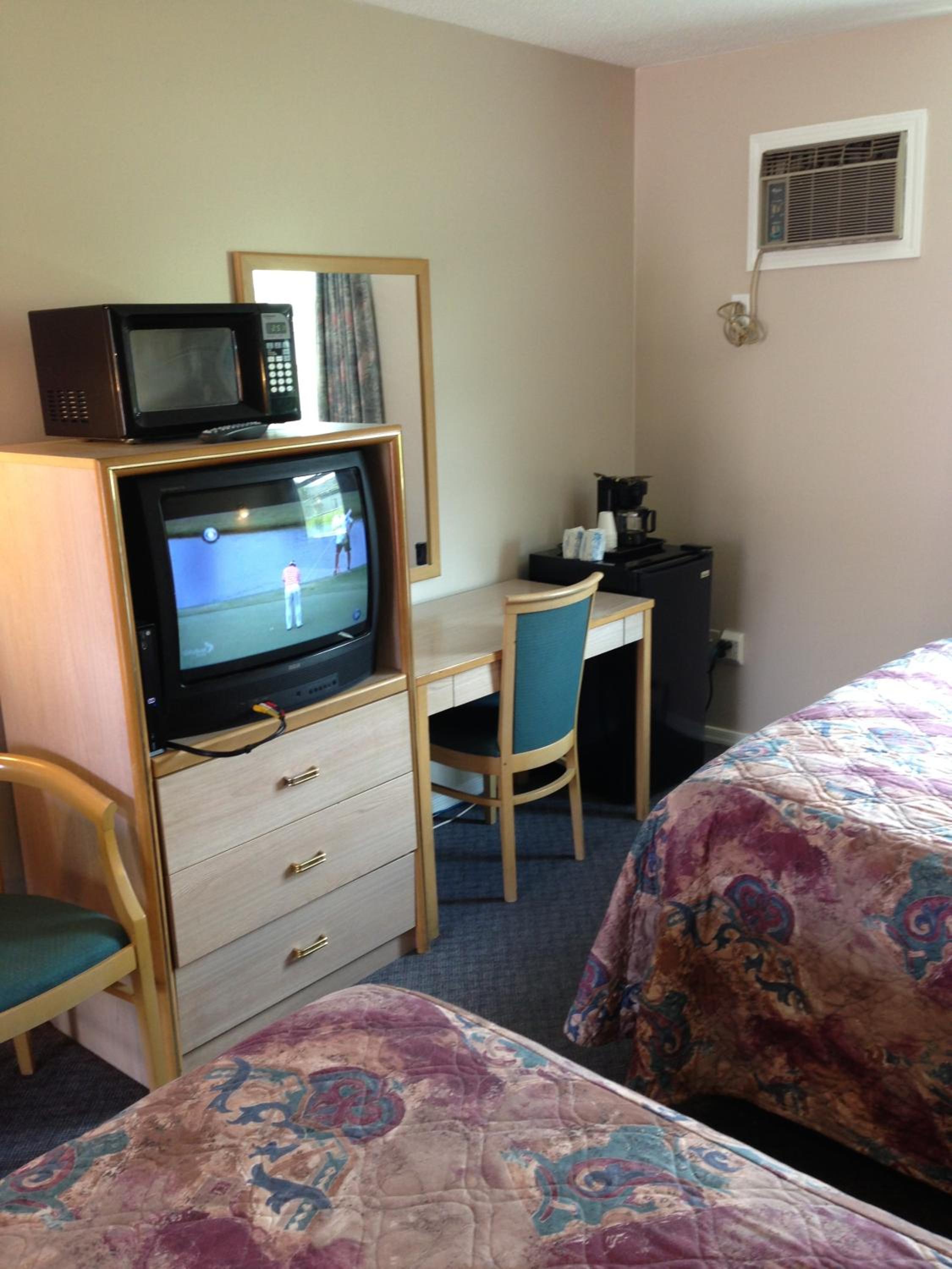 Queen Room with Two Queen Beds - Non-Smoking photo 1