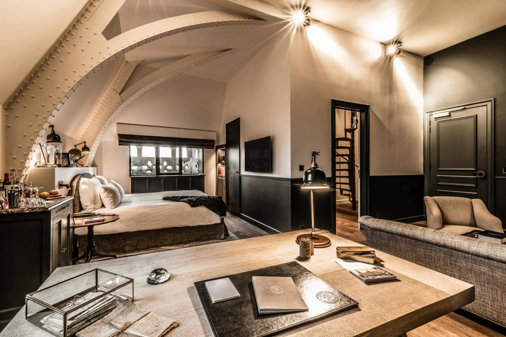 Superior King Suite photo 2