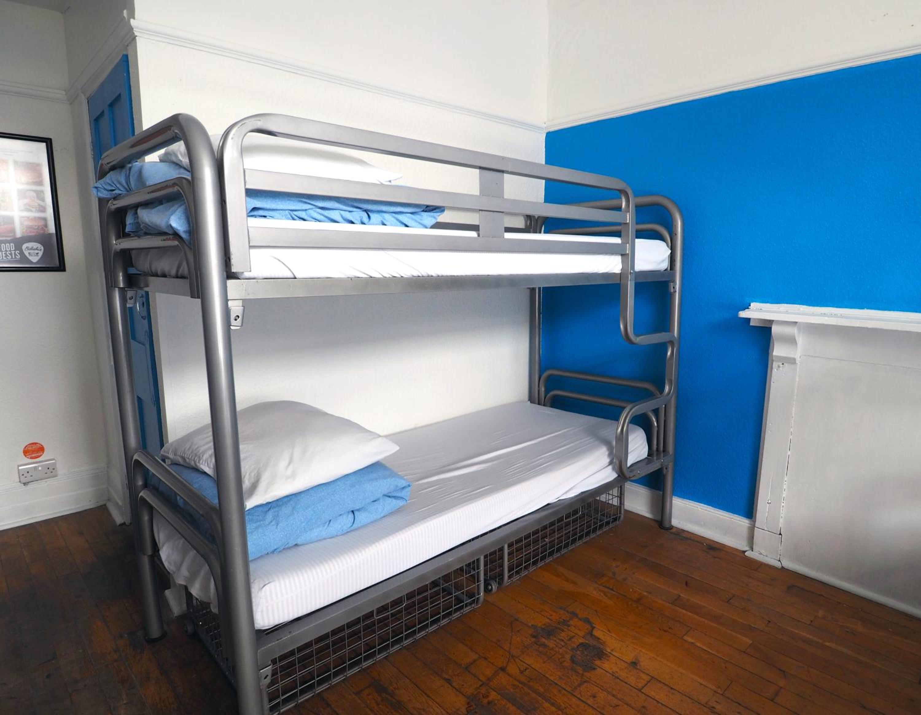 6-Bed Mixed Dormitory Room photo 1