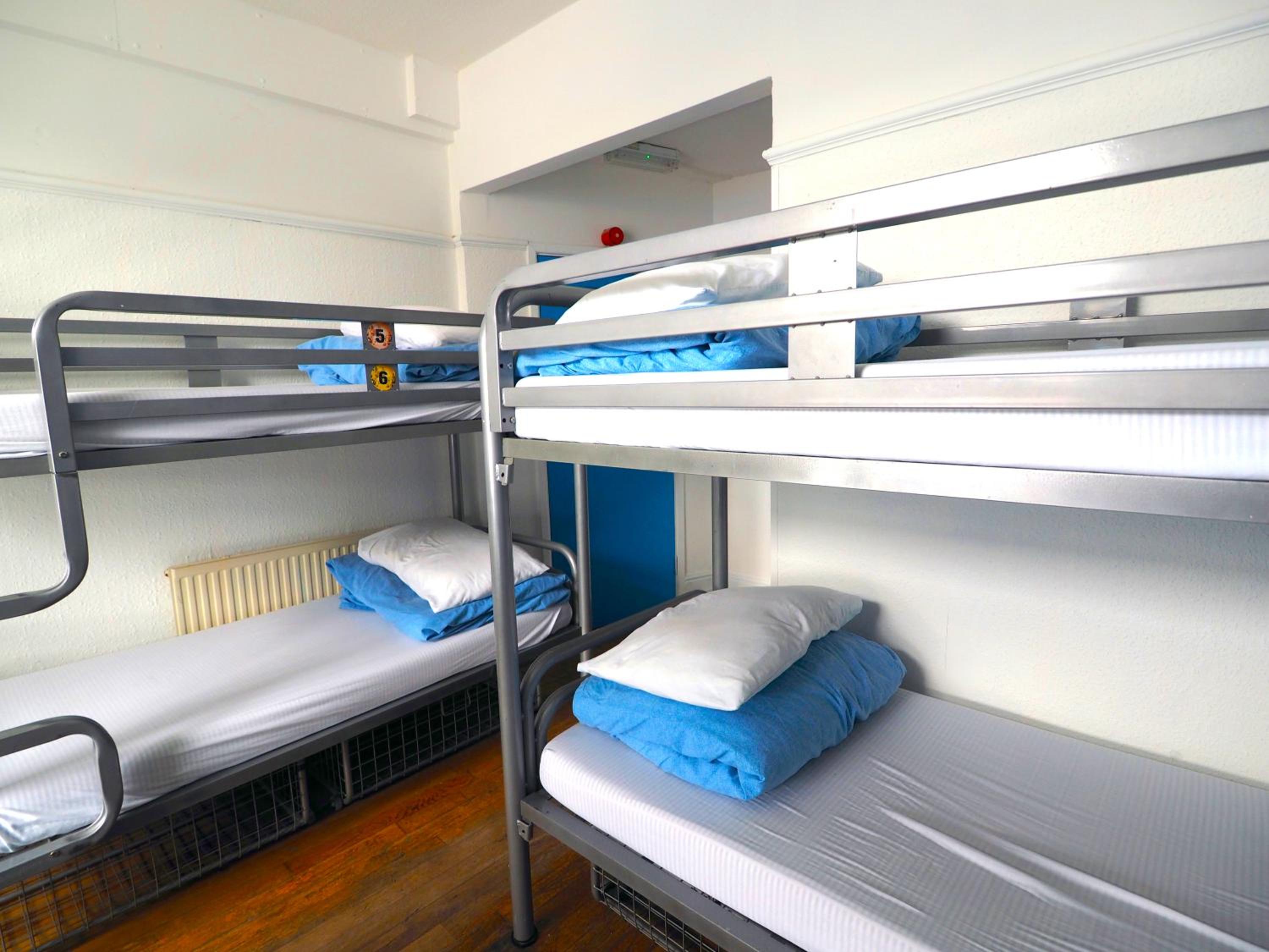 Bed in 6-Bed Mixed Dormitory Room with Shared Bathroom