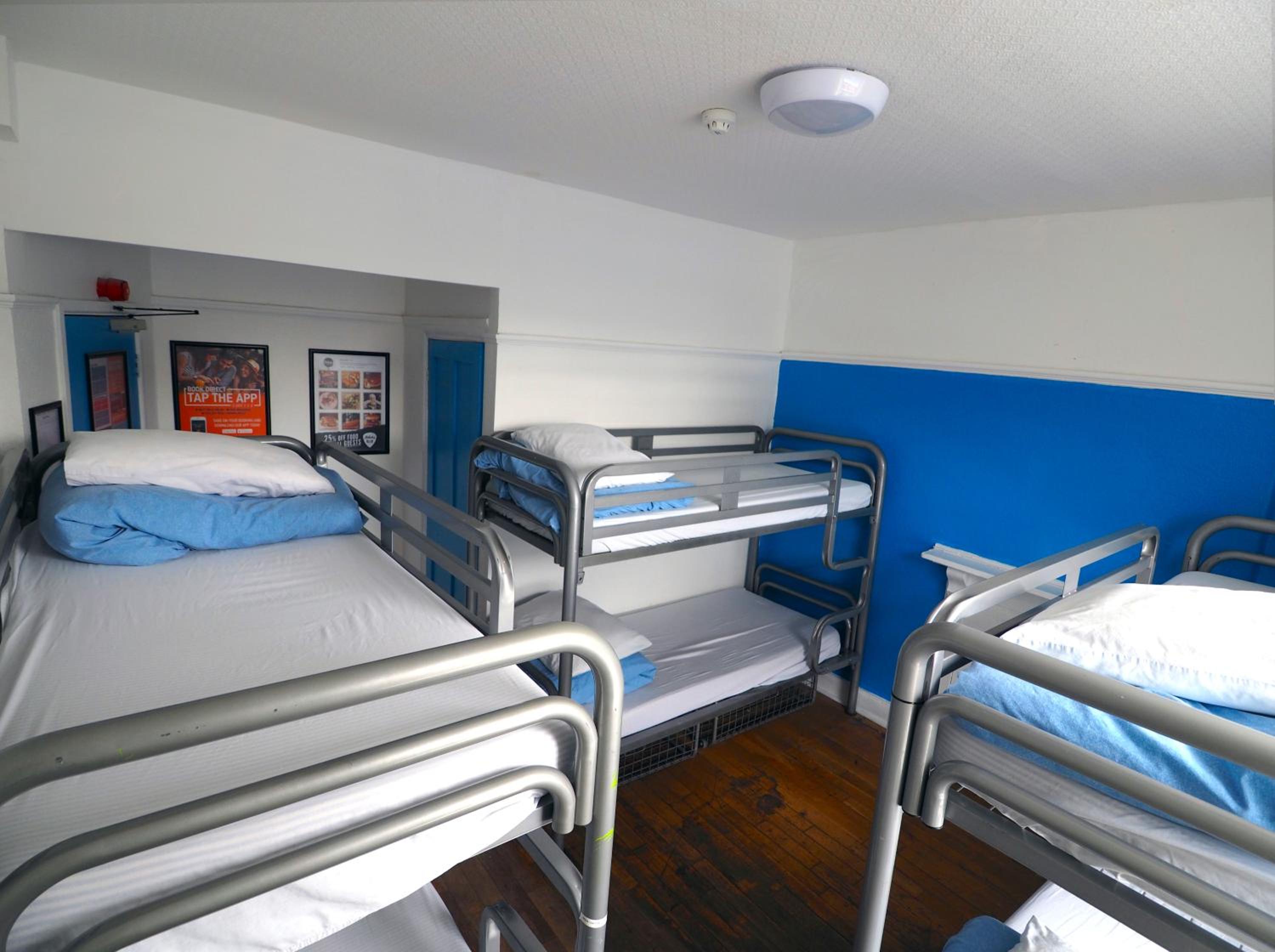 6-Bed Mixed Dormitory Room photo 3
