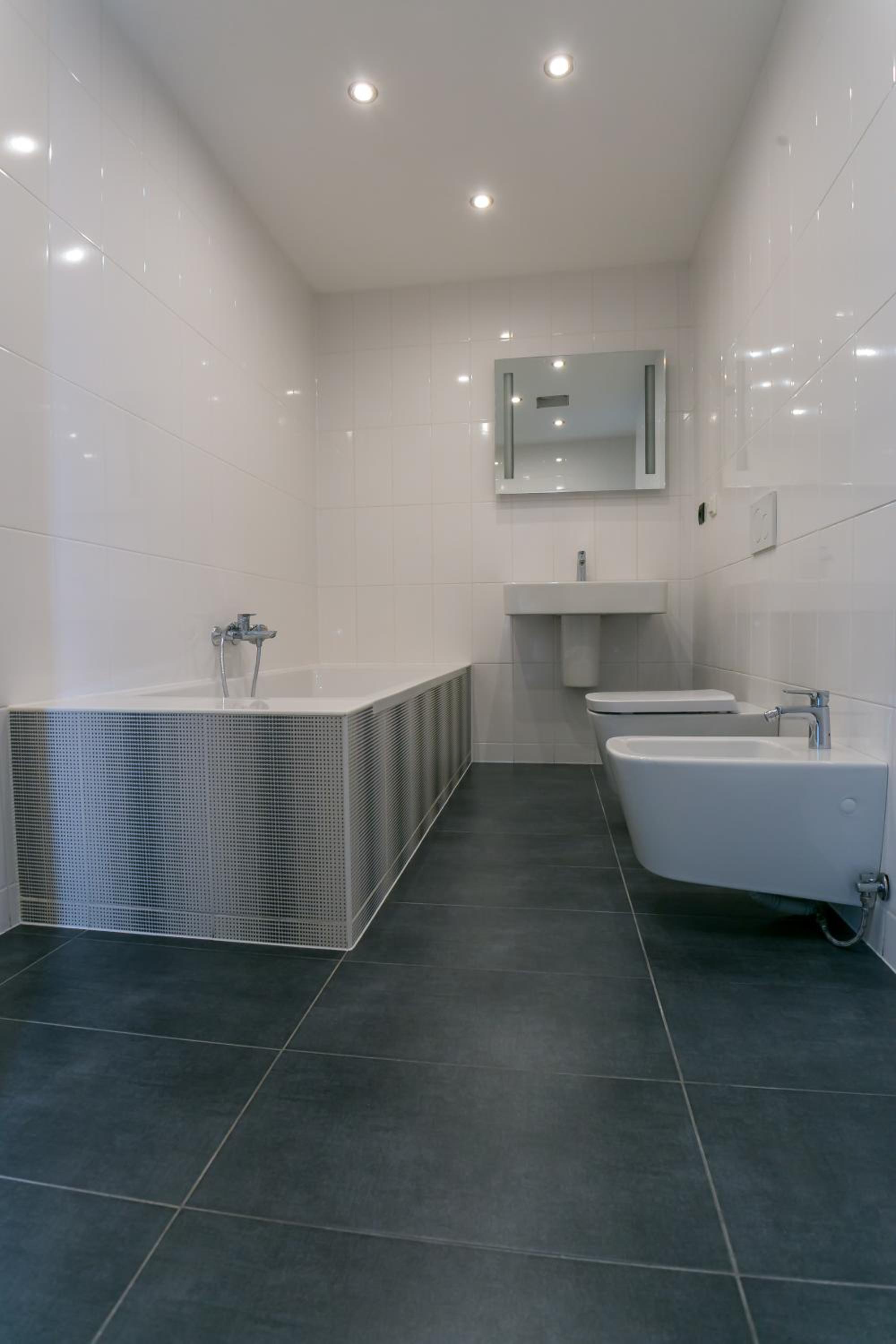 One-Bedroom Apartment - Photo 12