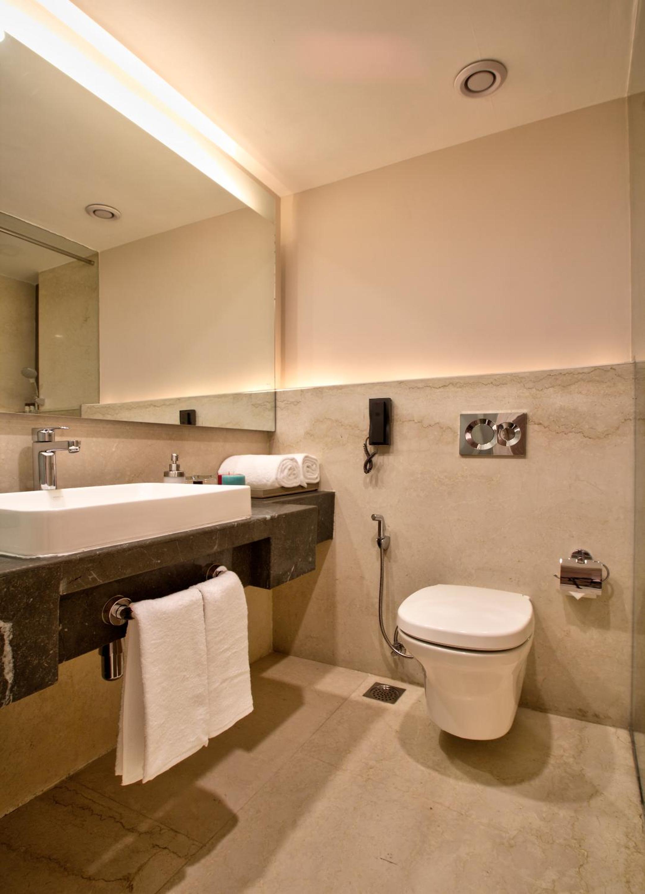 Deluxe King Room: Avail 20% discount on F&B, 1+1 Happy Hour from 1pm - 11pm on selected brands at Lattice Bar, Guaranteed Early Check-In upto 2 hours photo 3