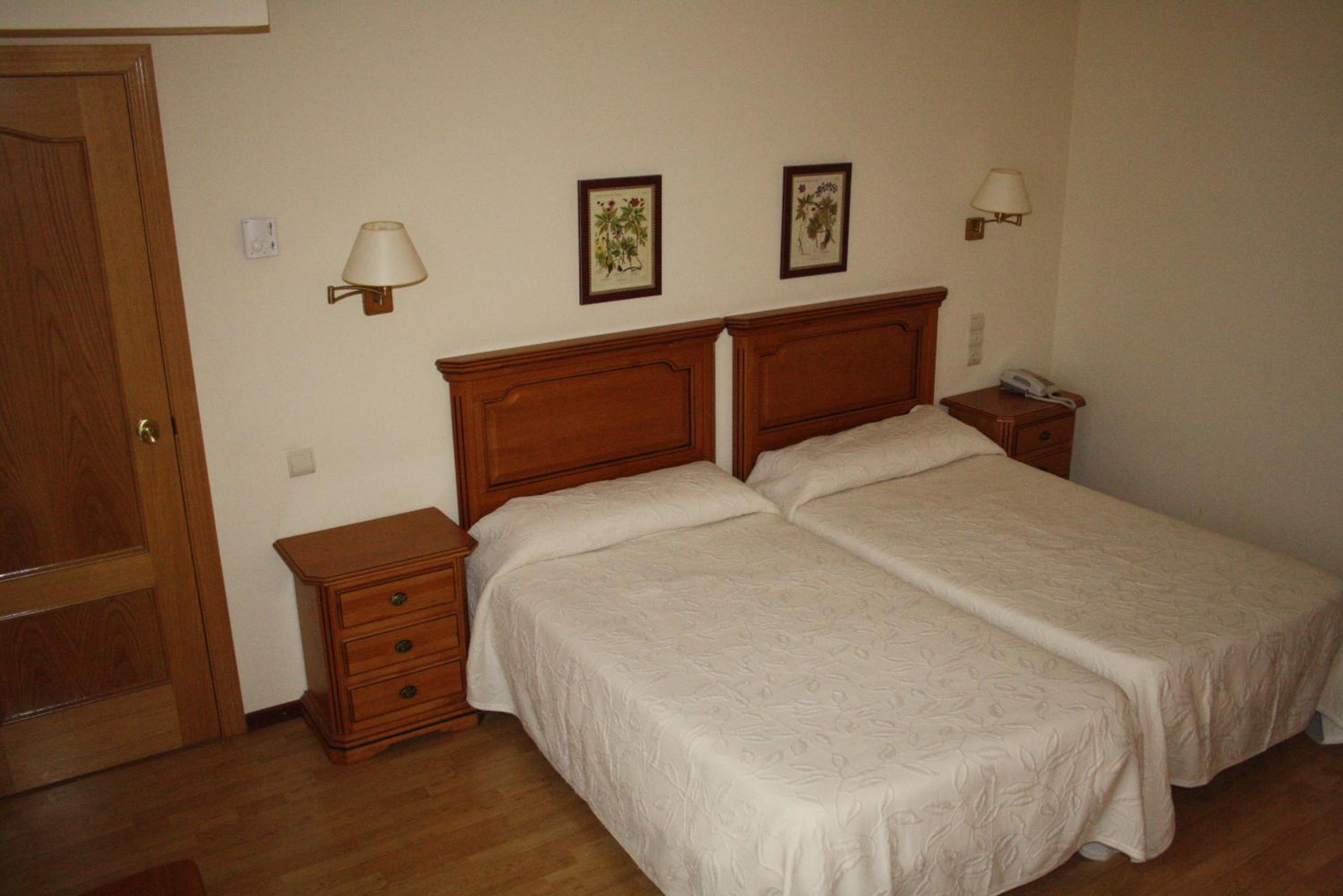 Double or Twin Room - Photo 1