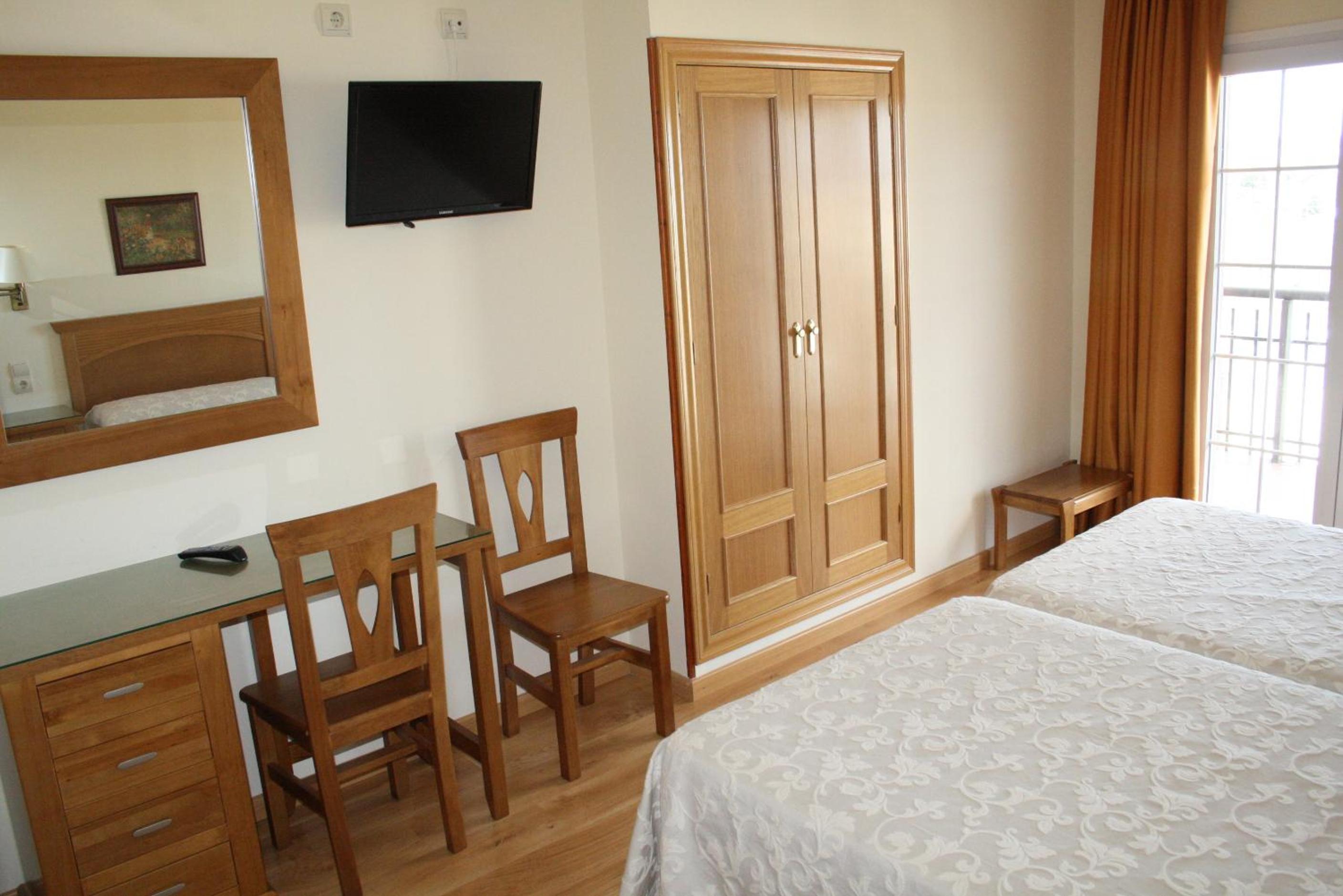 Double or Twin Room - Photo 6