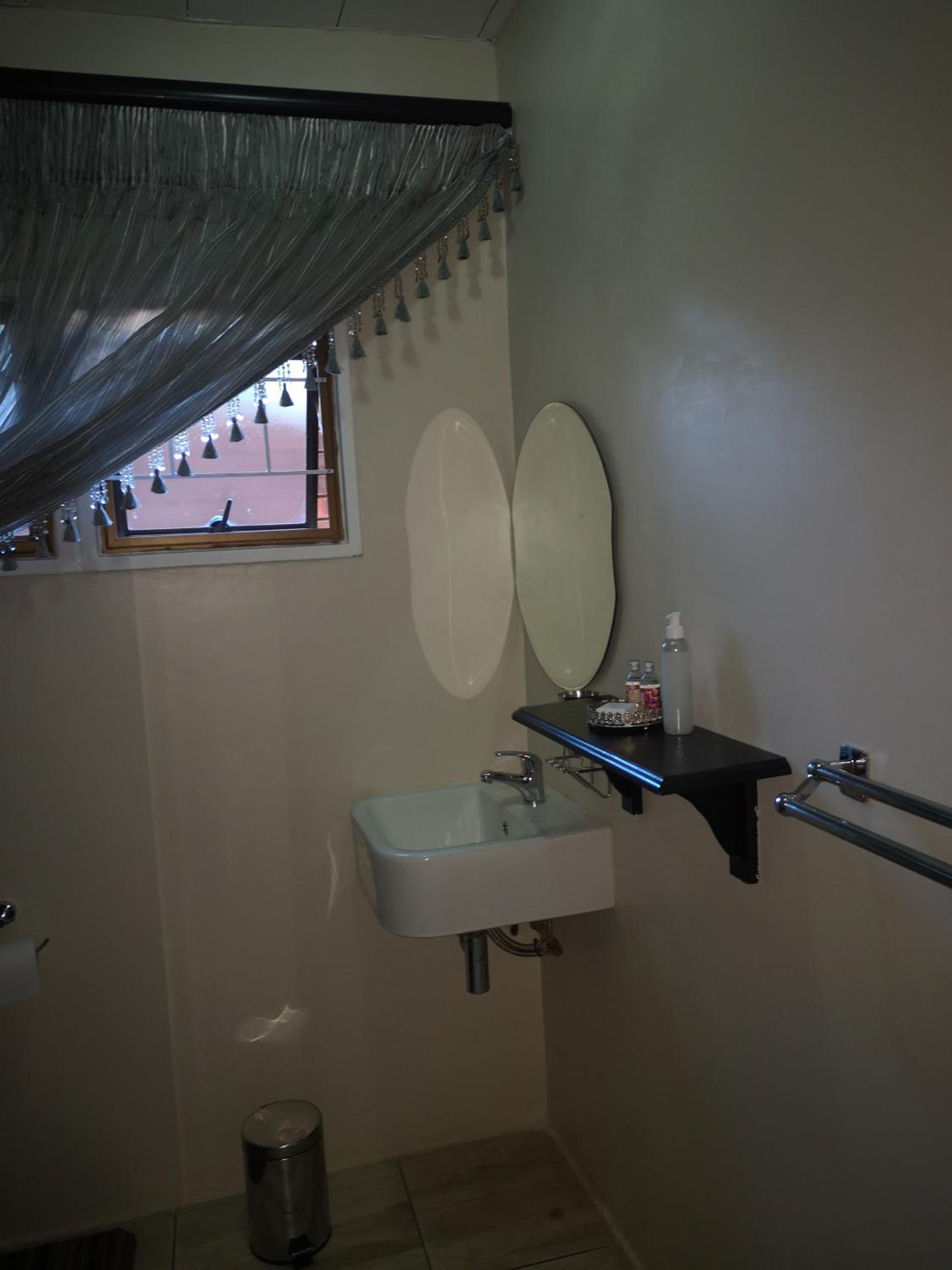 Twin Room - Photo 3