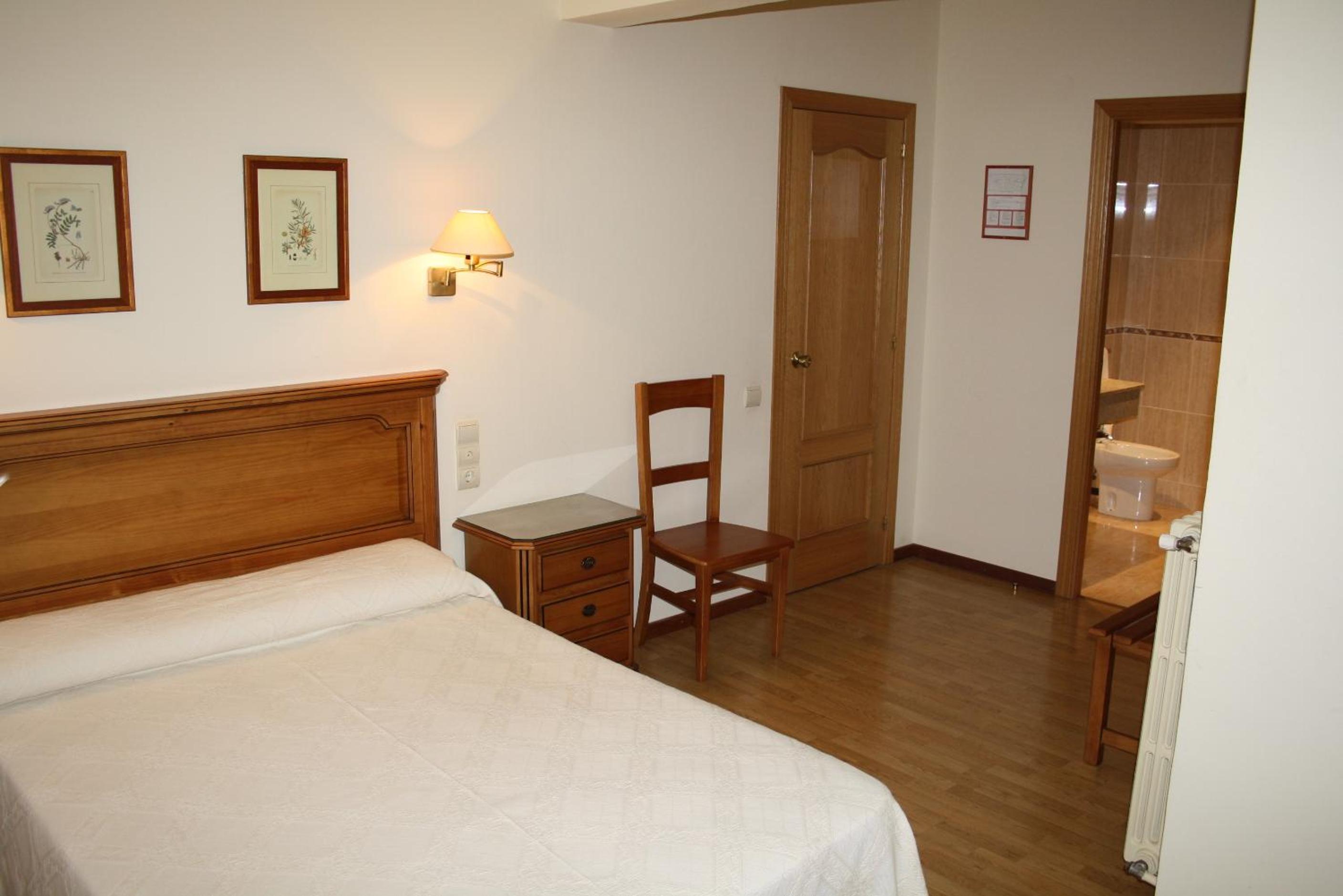 Double or Twin Room - Photo 3