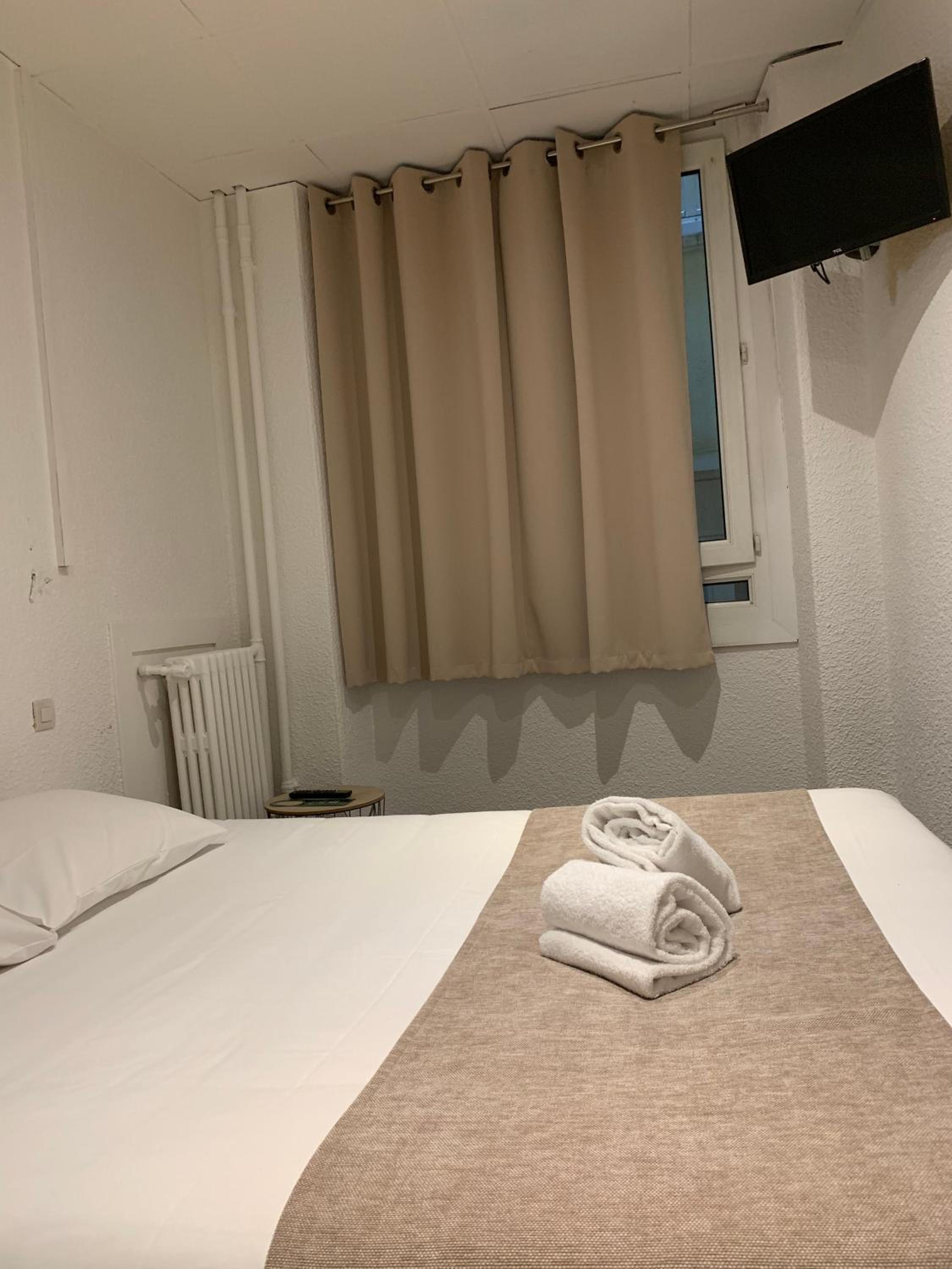 Double Room - Photo 9