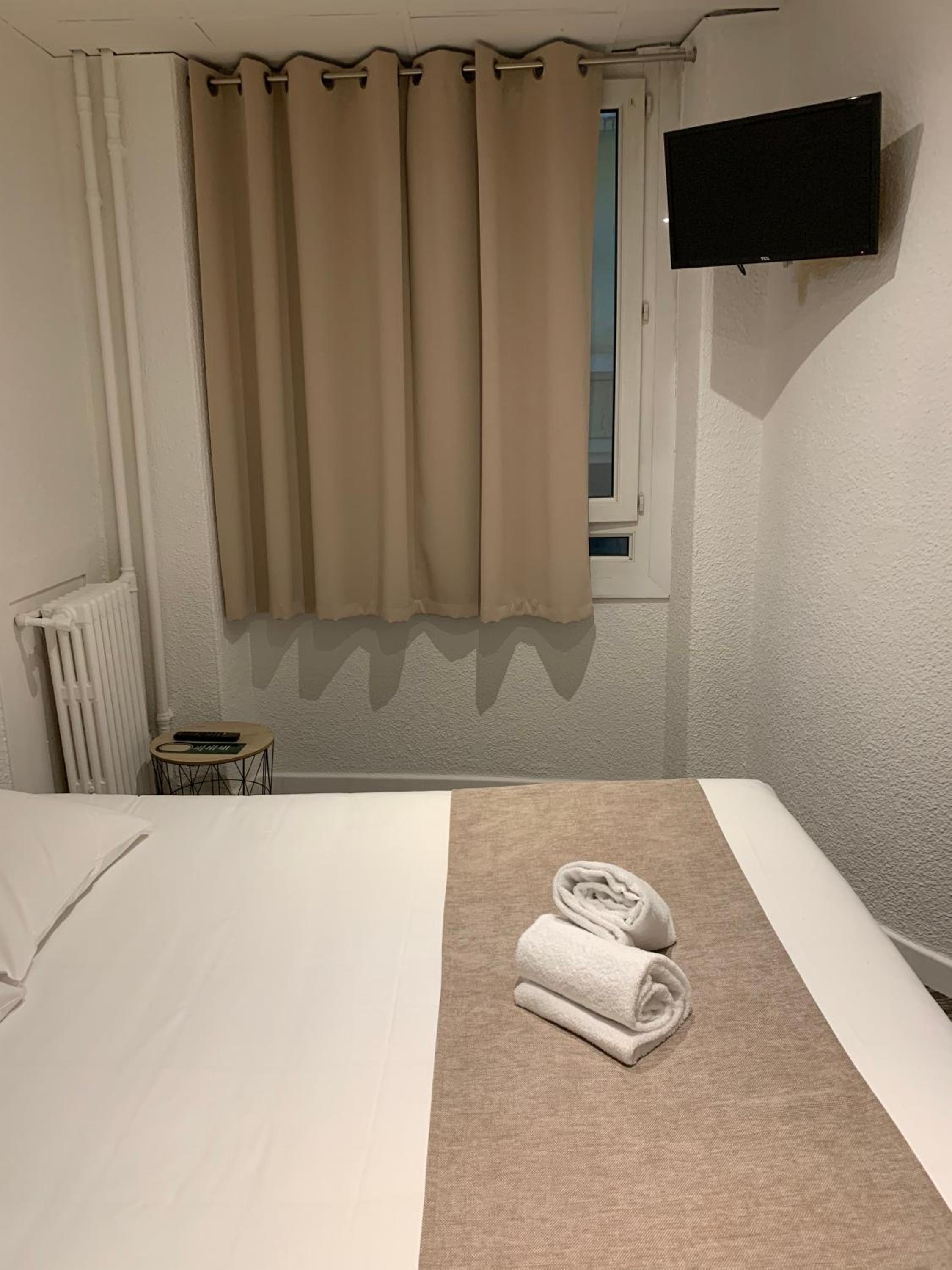 Double Room - Photo 10