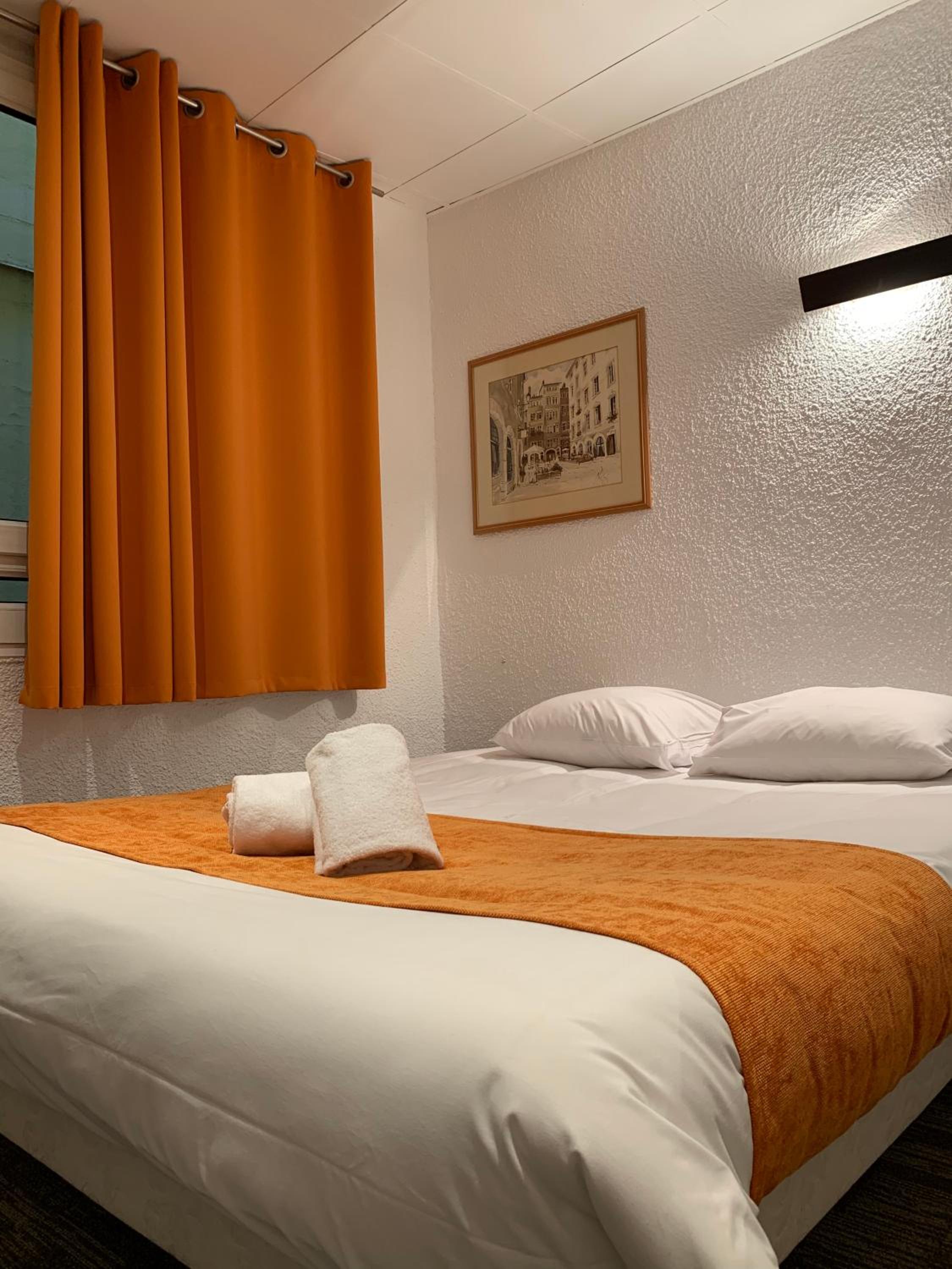 Double Room - Photo 11