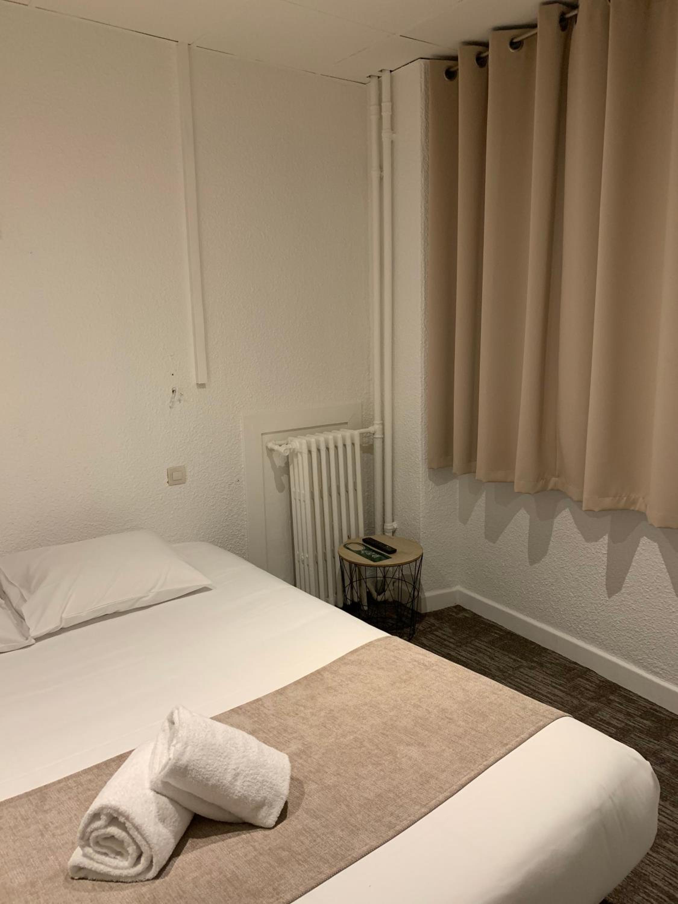 Double Room - Photo 12