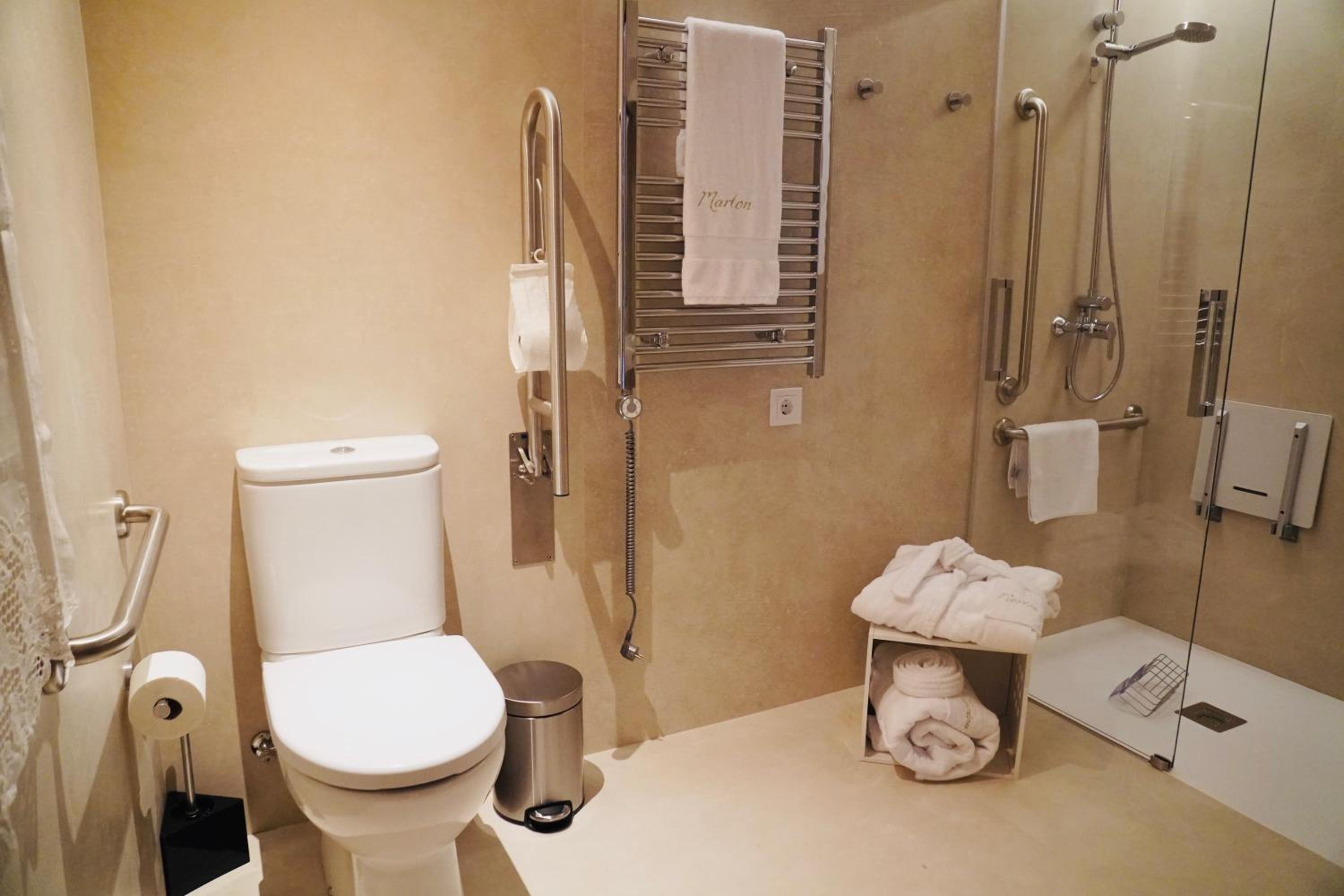 Economy Double Room - Disability Access photo 2