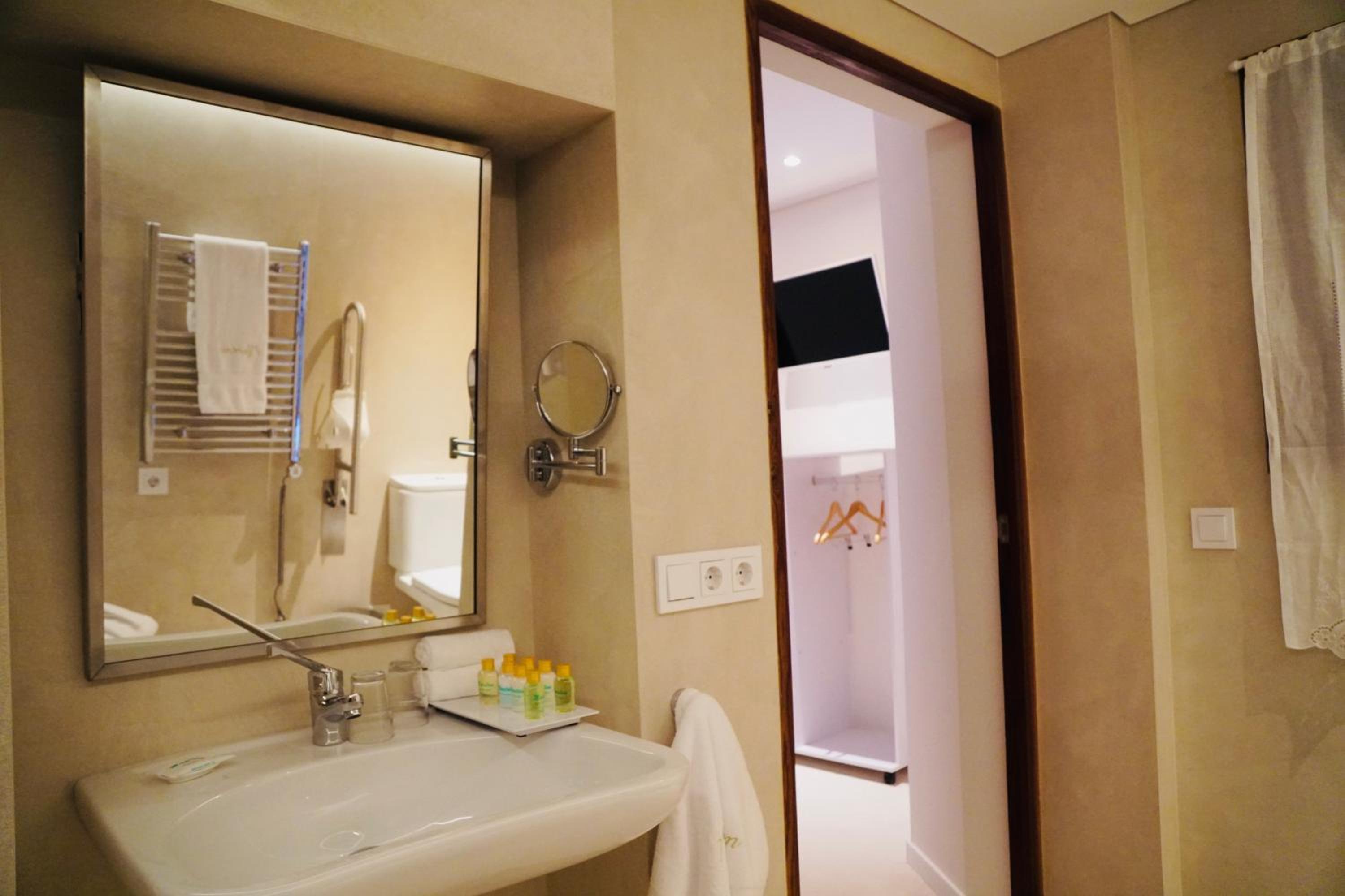 Economy Double Room - Disability Access photo 3