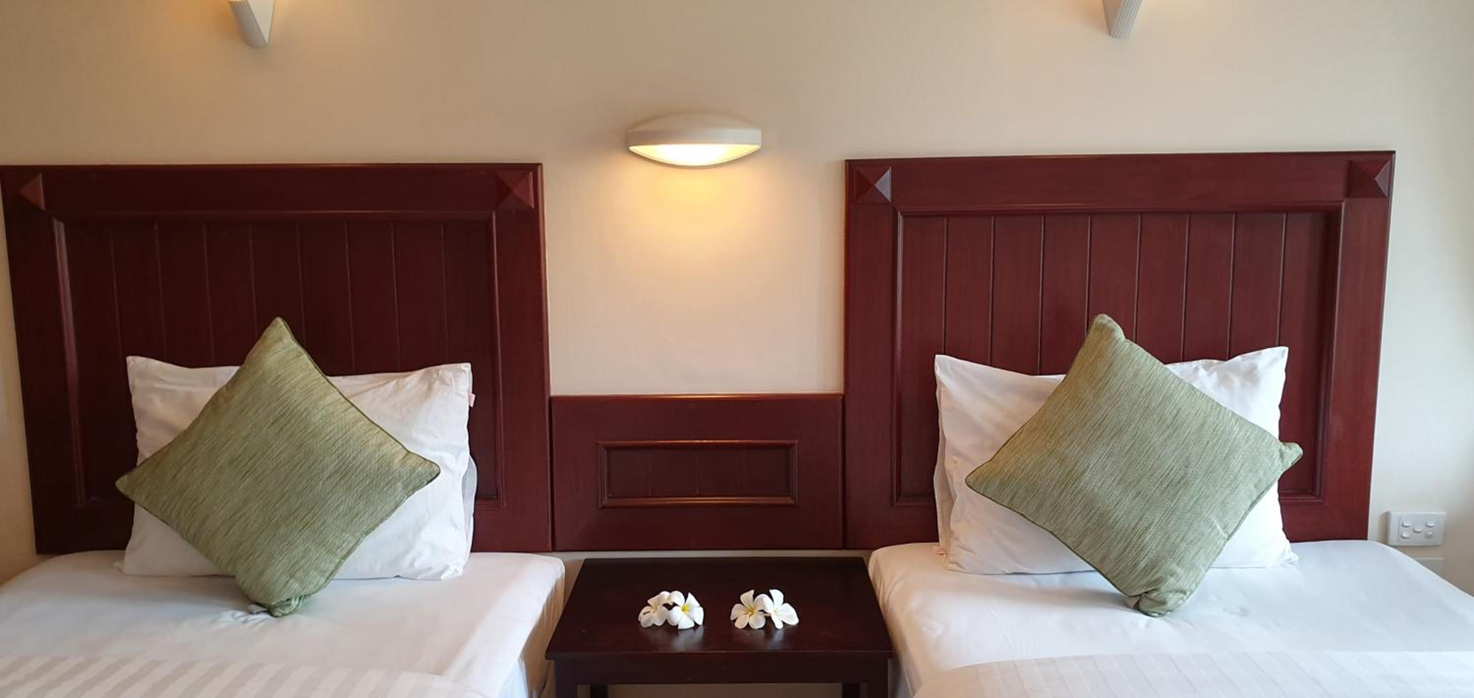Deluxe Double or Twin with Garden View photo 2