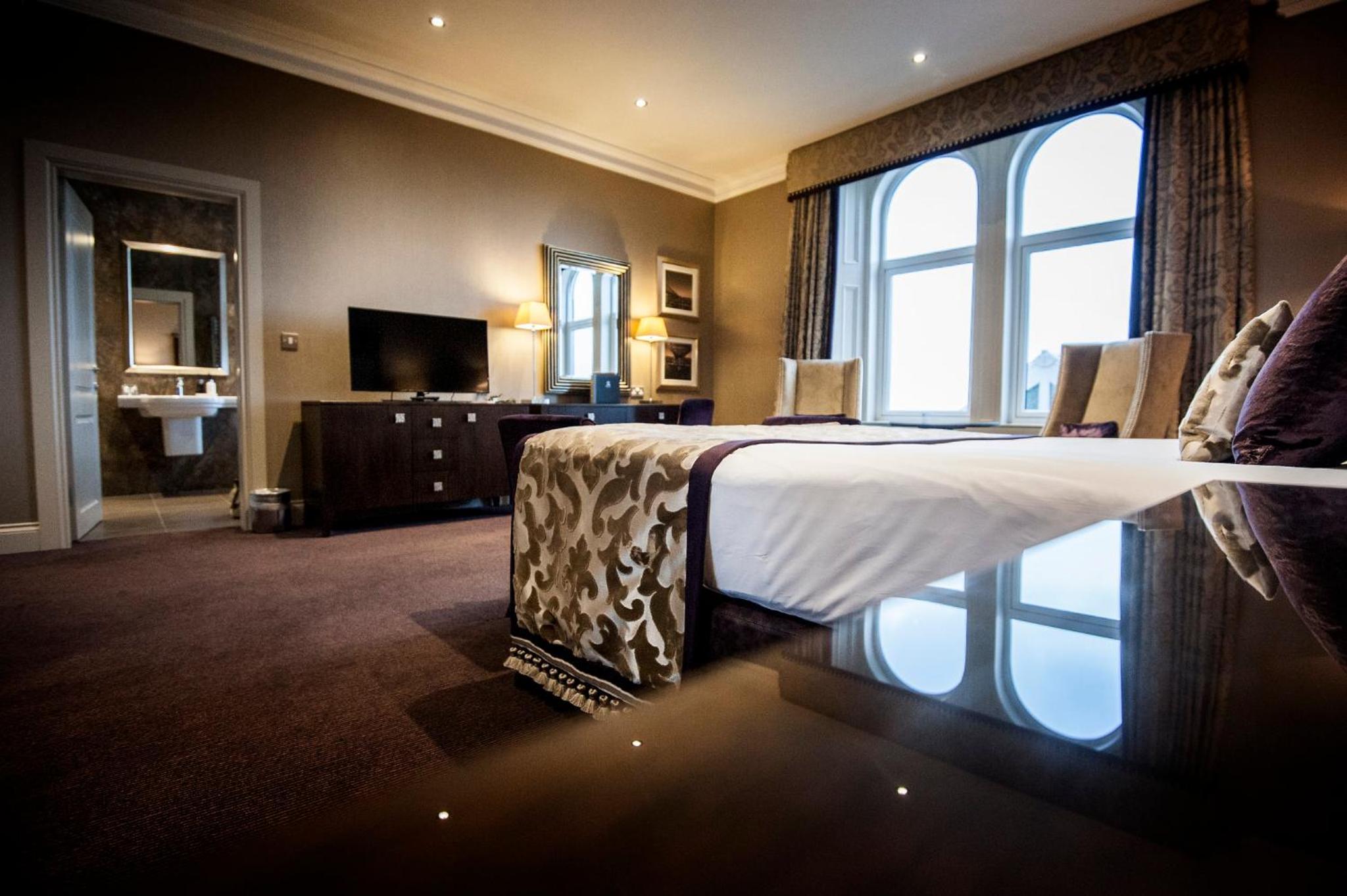 Signature Suite - Photo 2