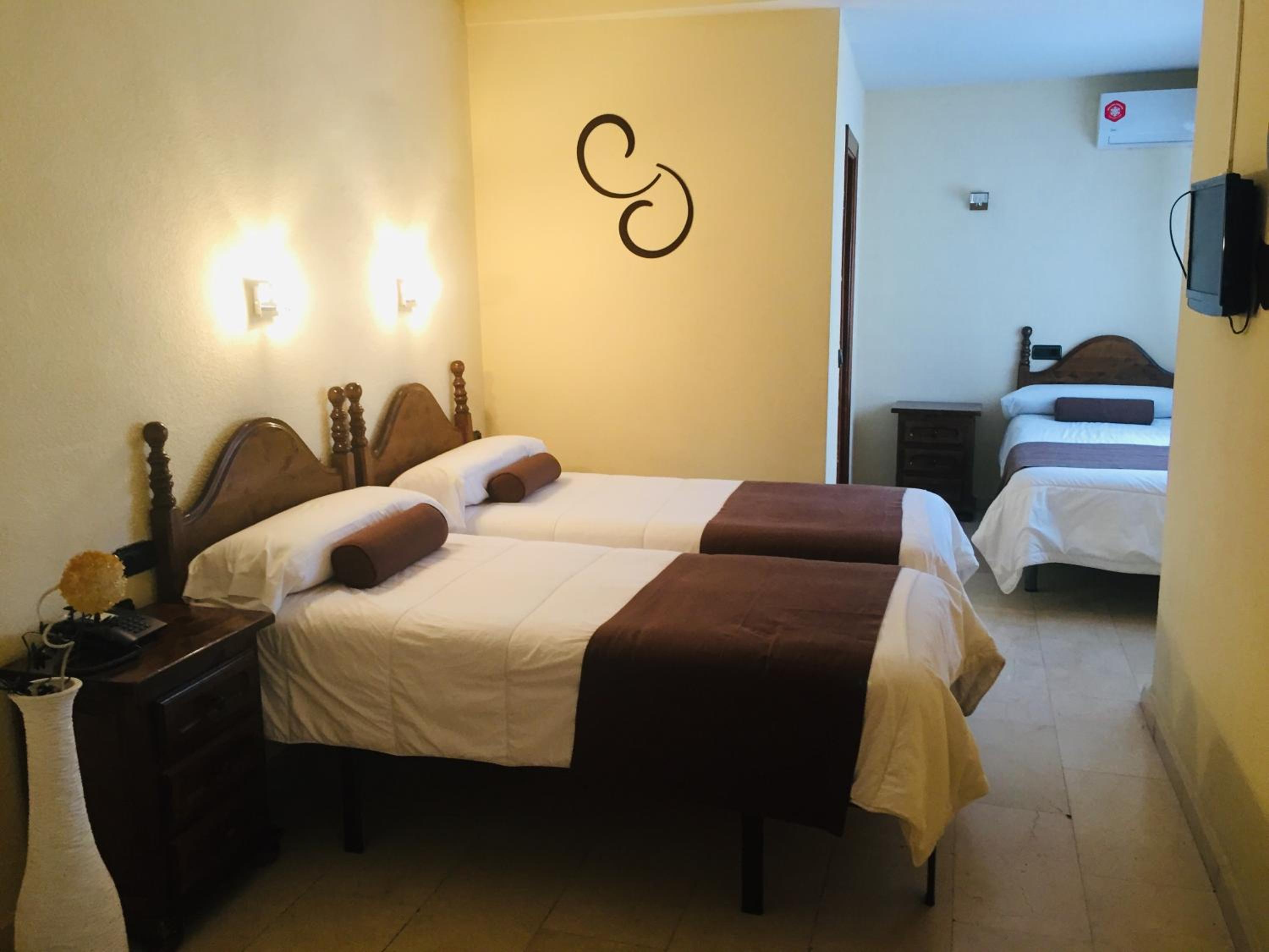Double Room with Extra Bed - Photo 1