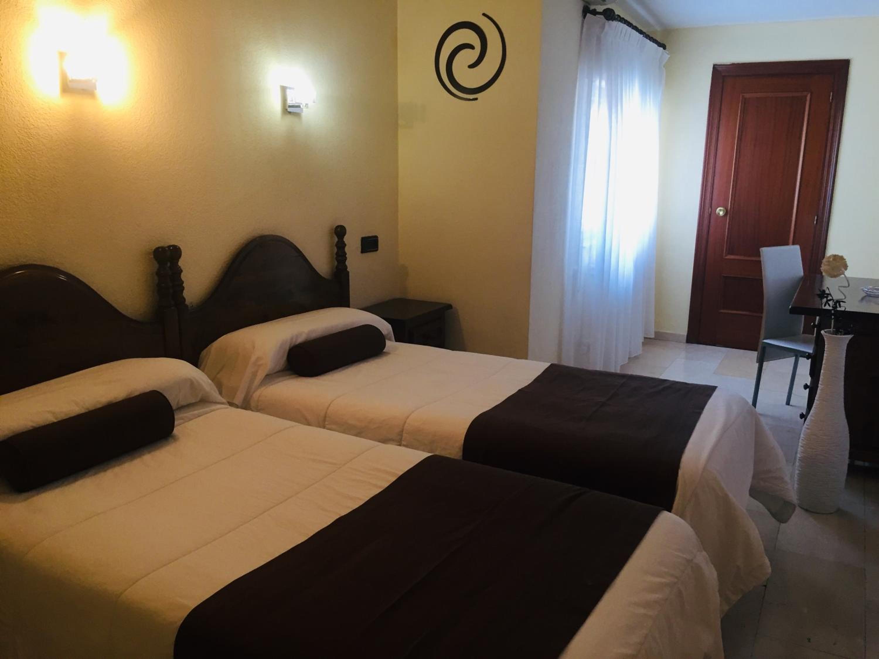 Twin Room - Photo 7