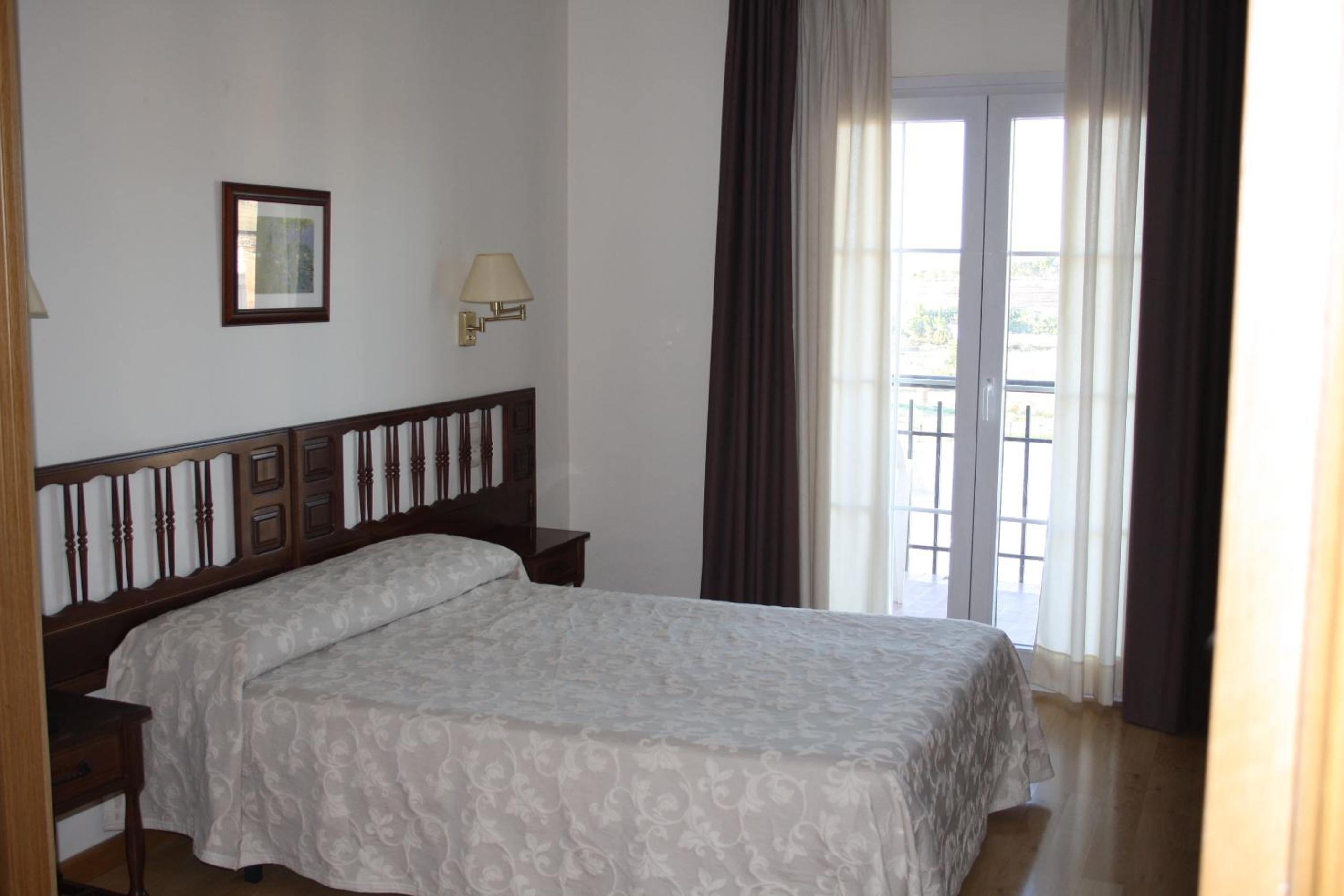 Double or Twin Room - Photo 8