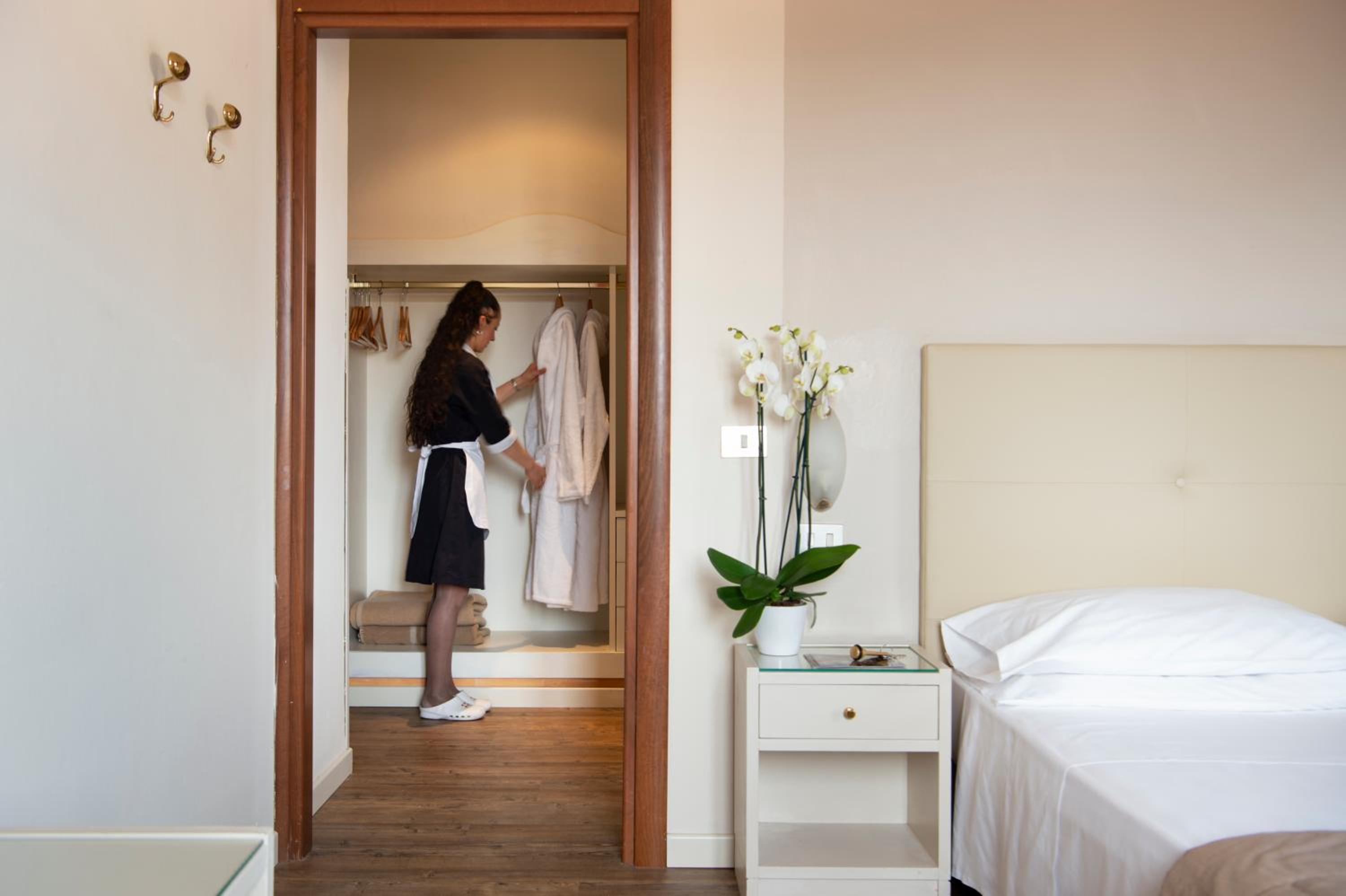Standard Double Room - Photo 10