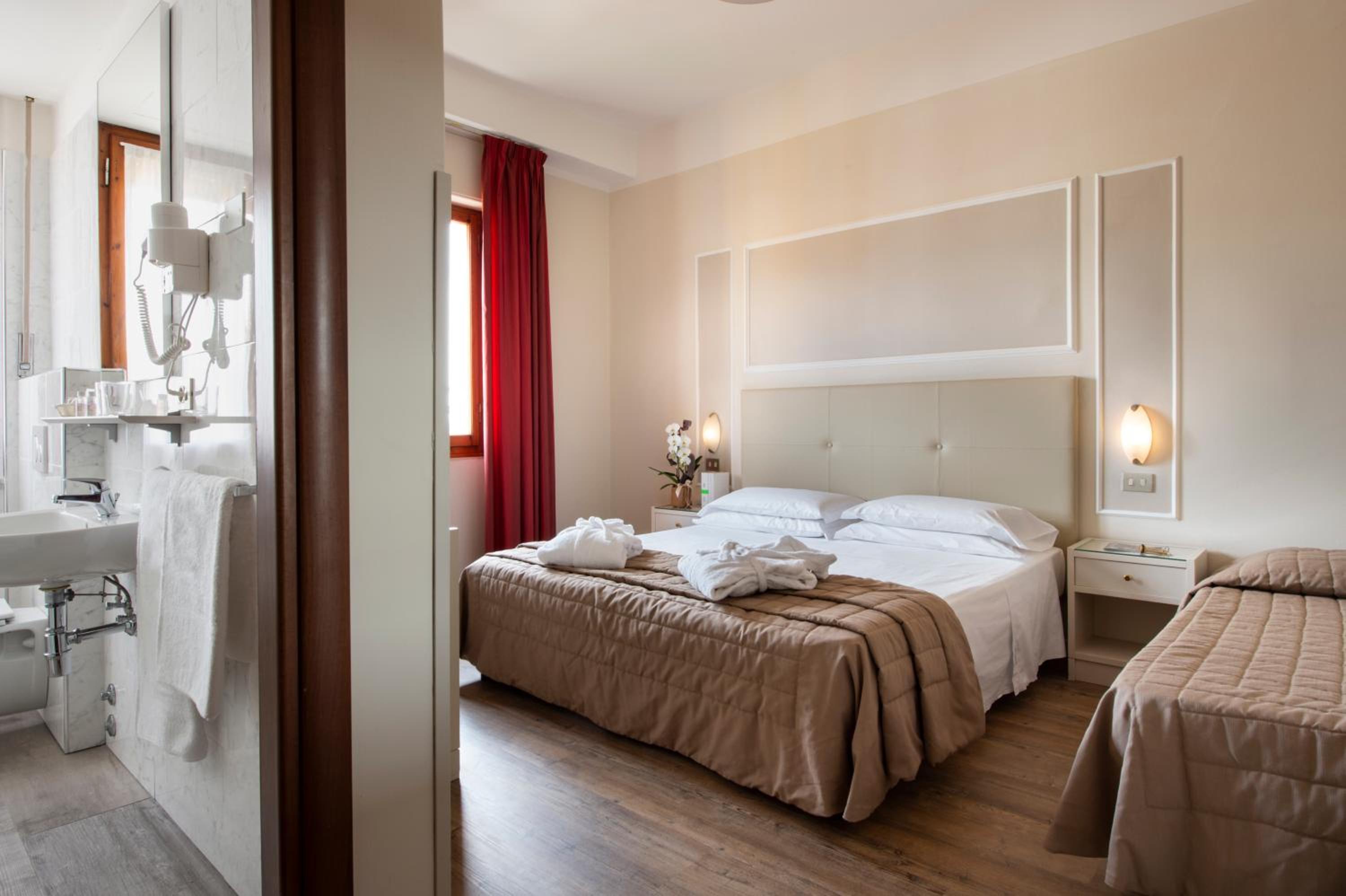 Triple Room - Photo 7