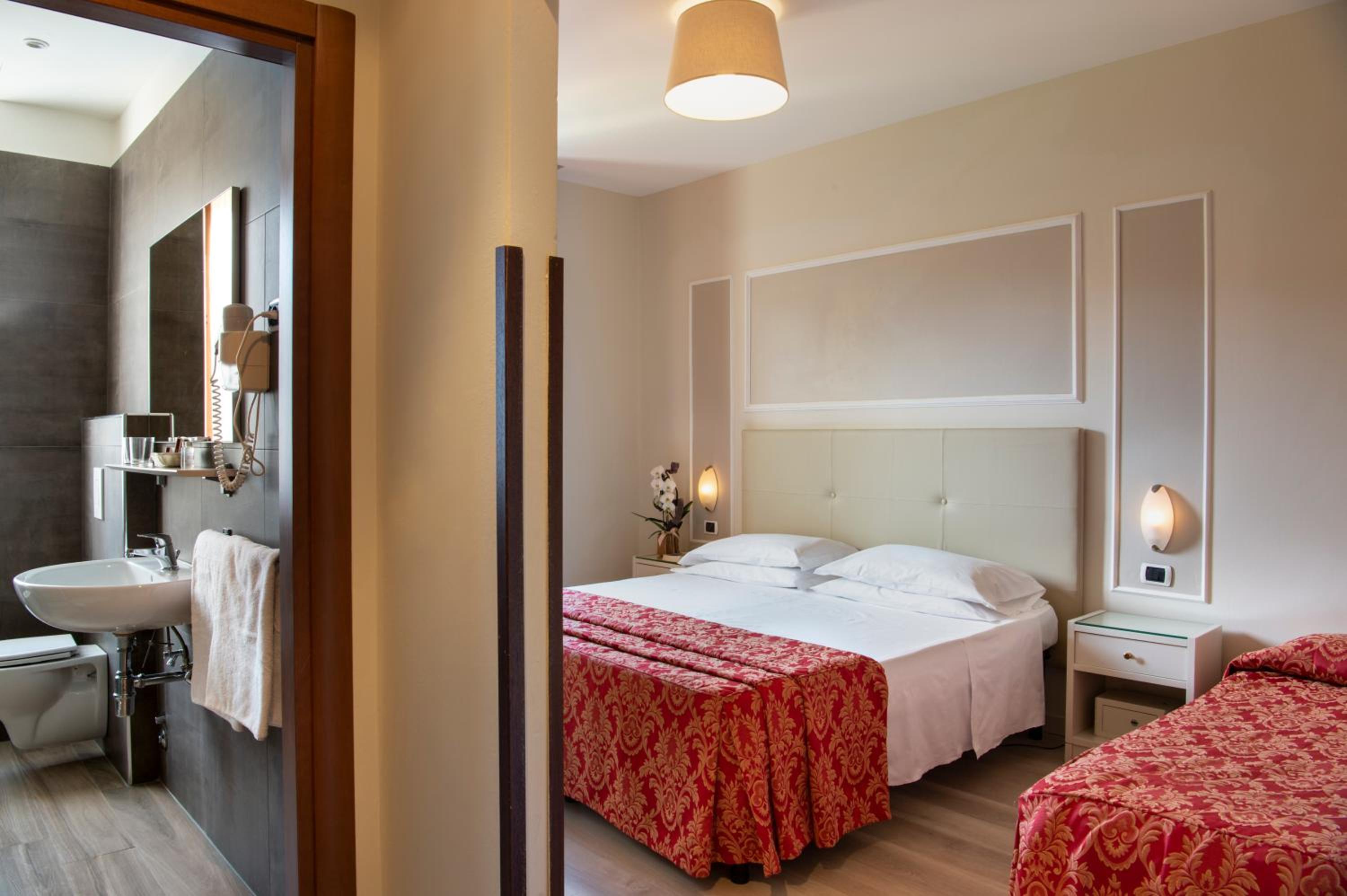 Triple Room - Photo 8