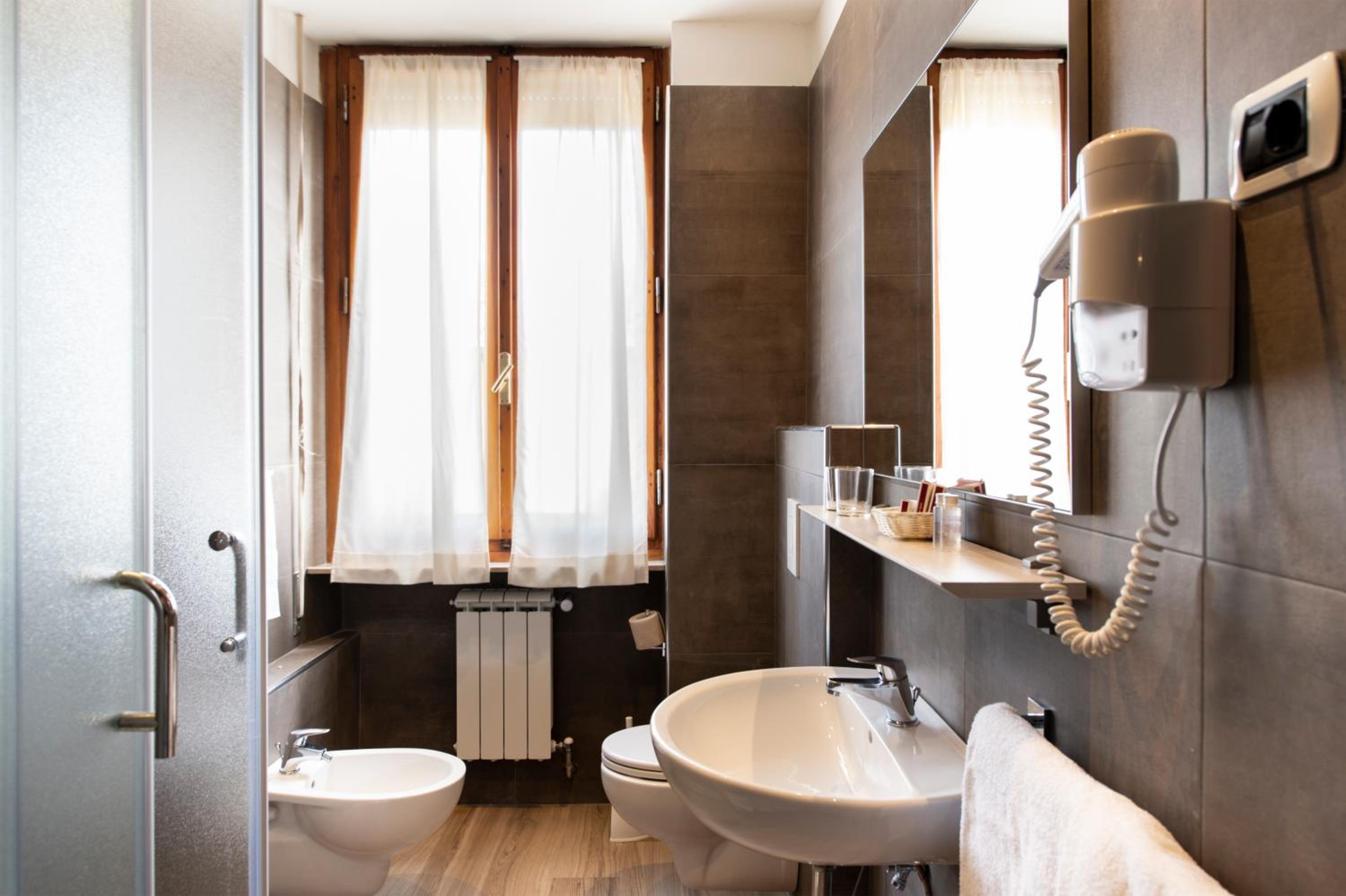 Triple Room - Photo 9