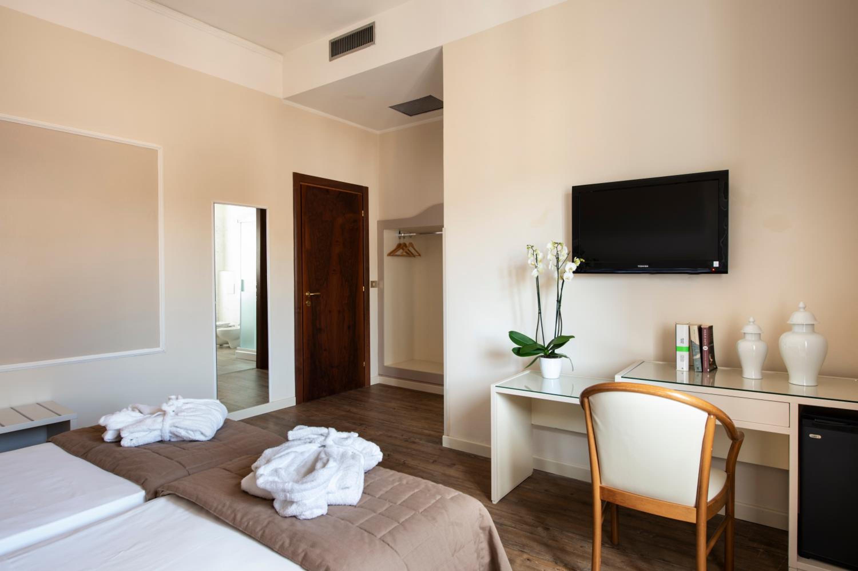 Superior Double Room - Photo 8