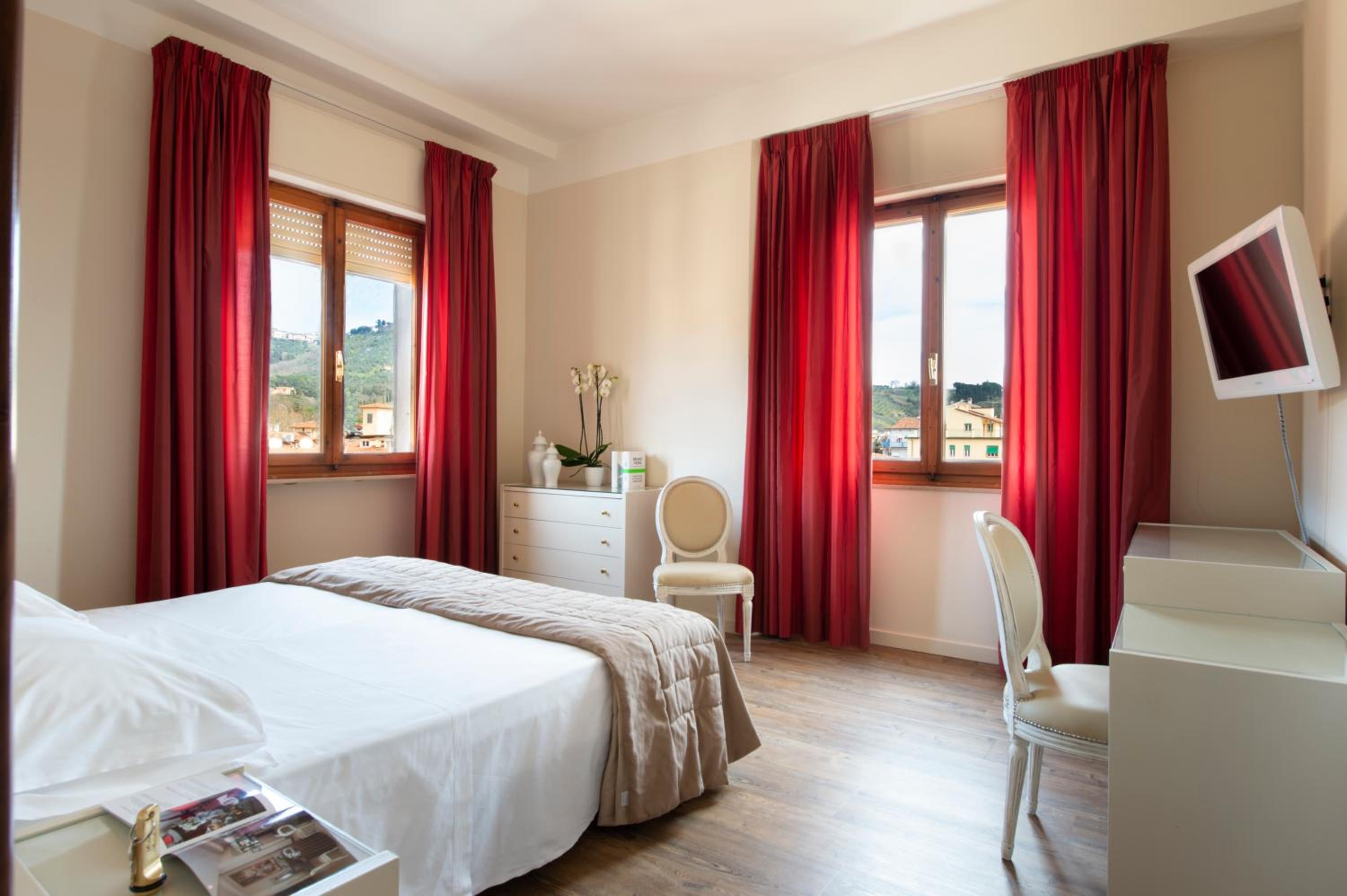 Standard Double Room - Photo 12