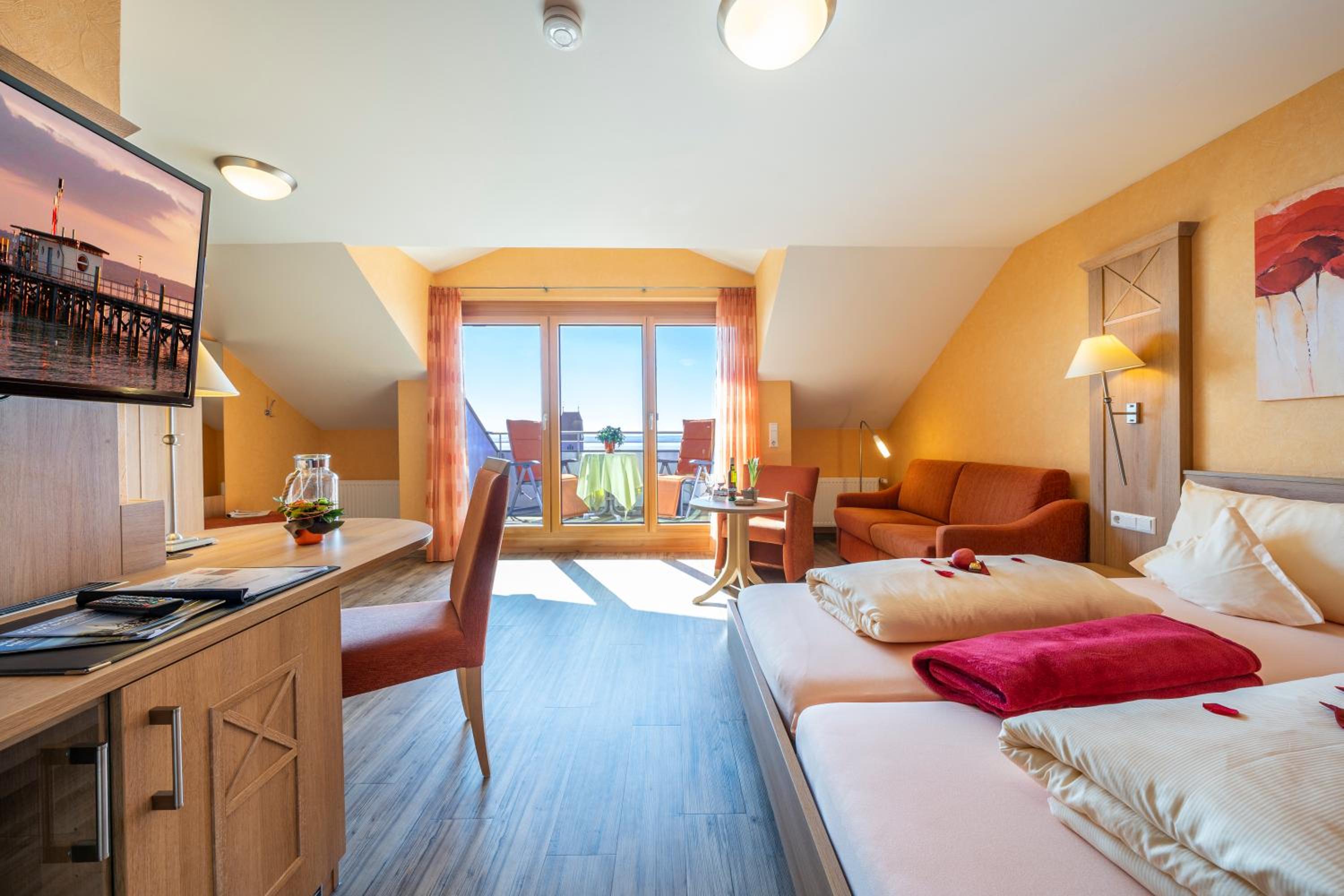 Comfort Double Room with Balcony and Lake View photo 1