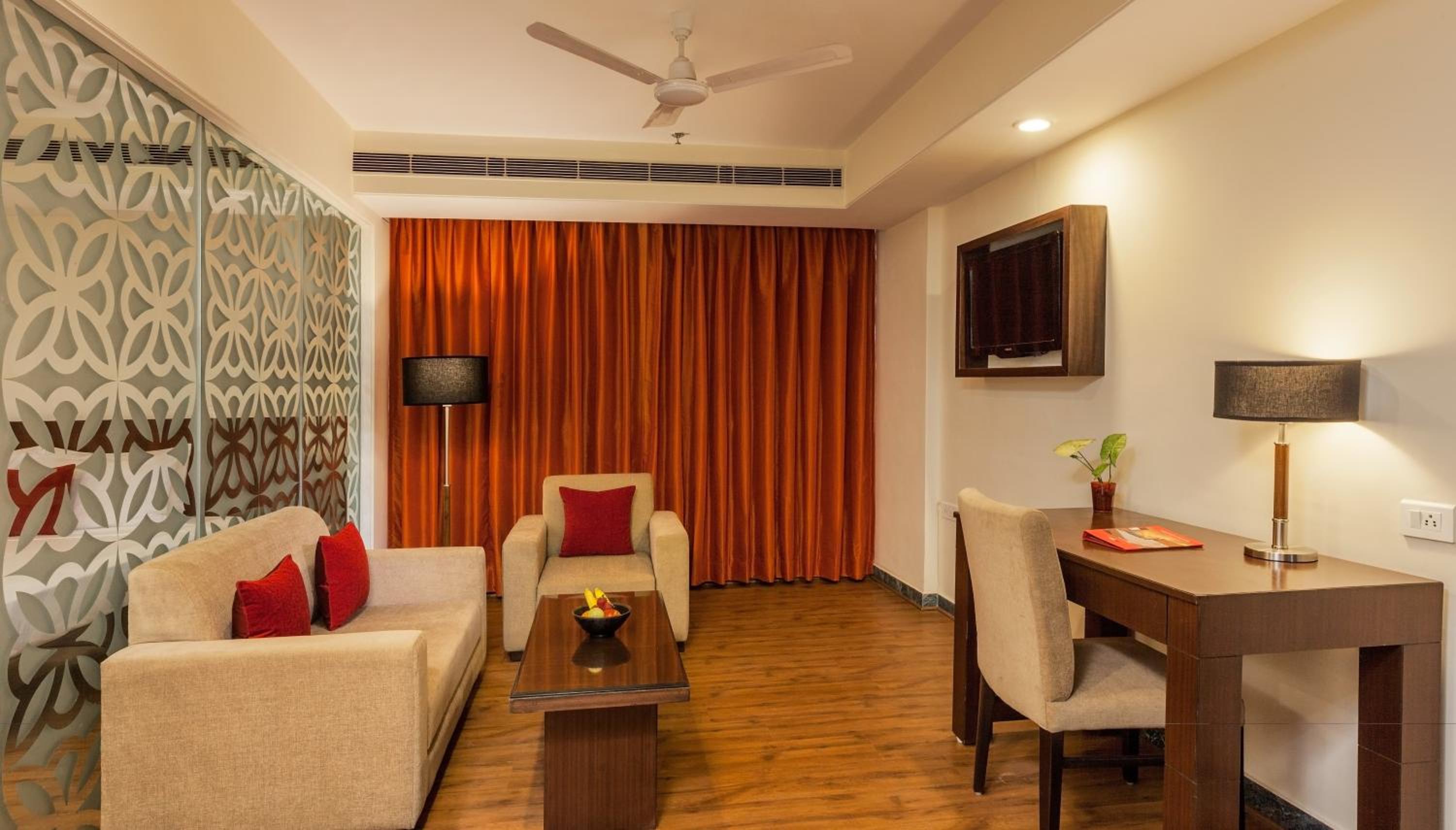 Executive Suite - Photo 2