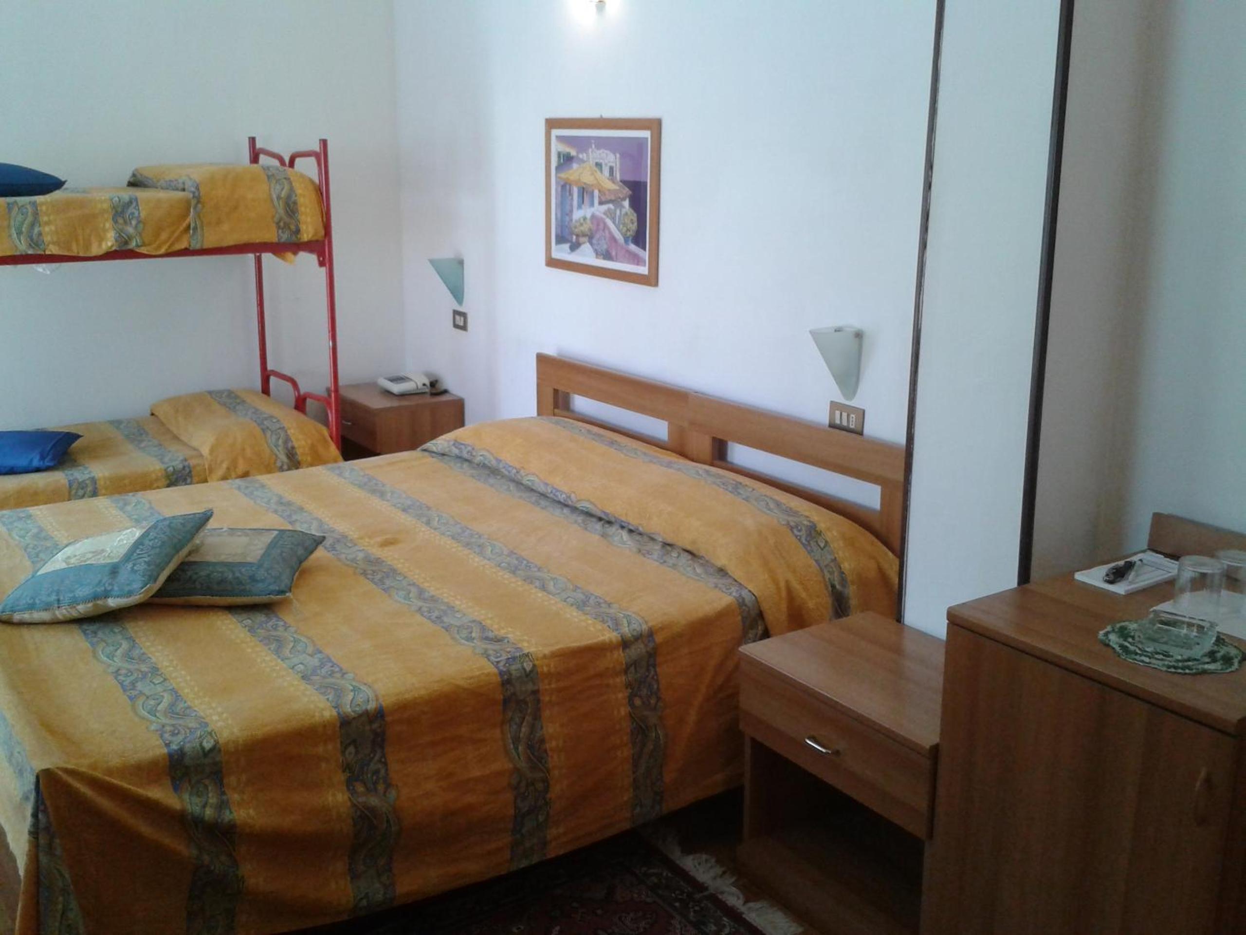 Triple Room with Balcony - Photo 4