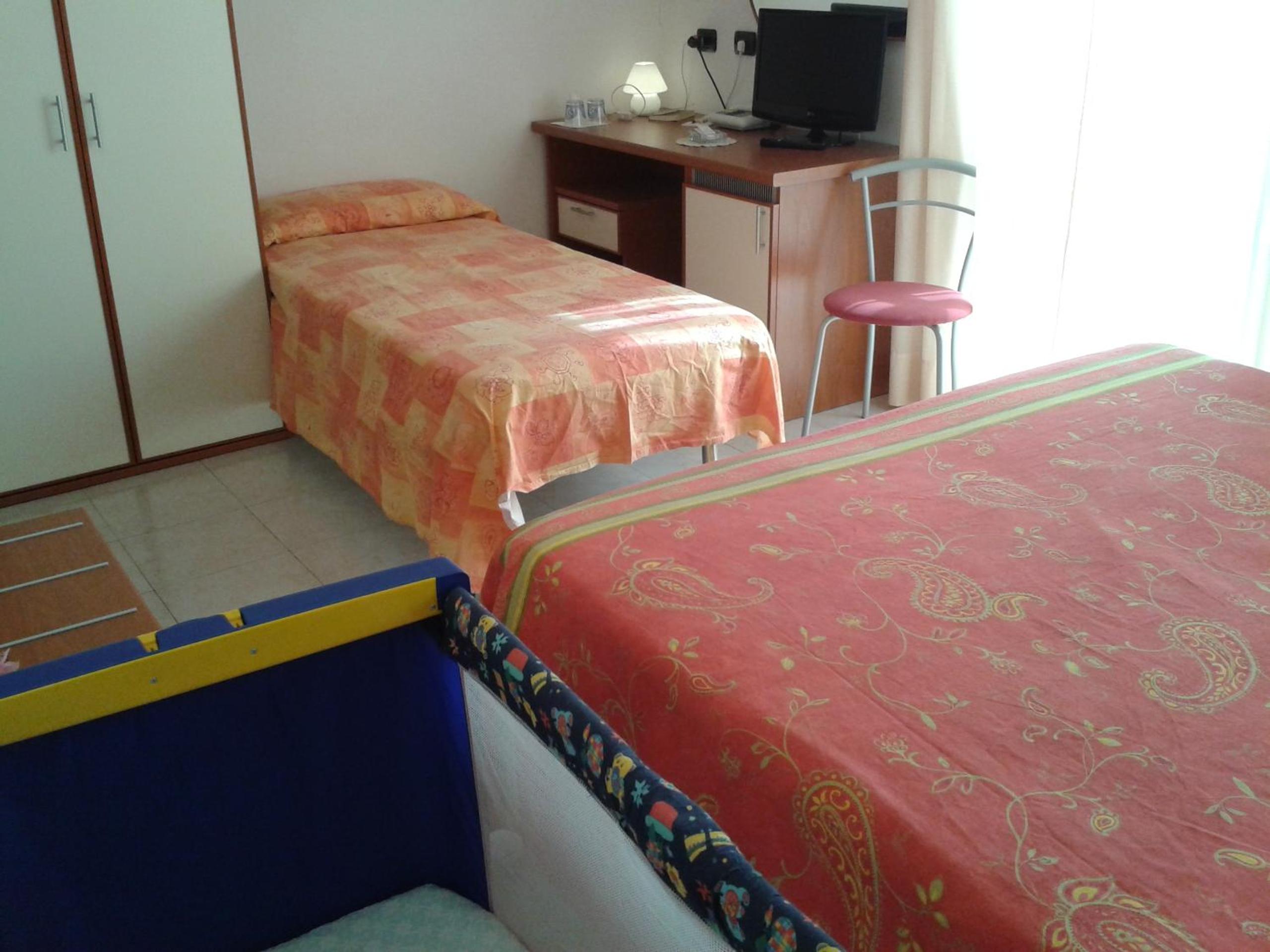 Triple Room with Balcony - Photo 2