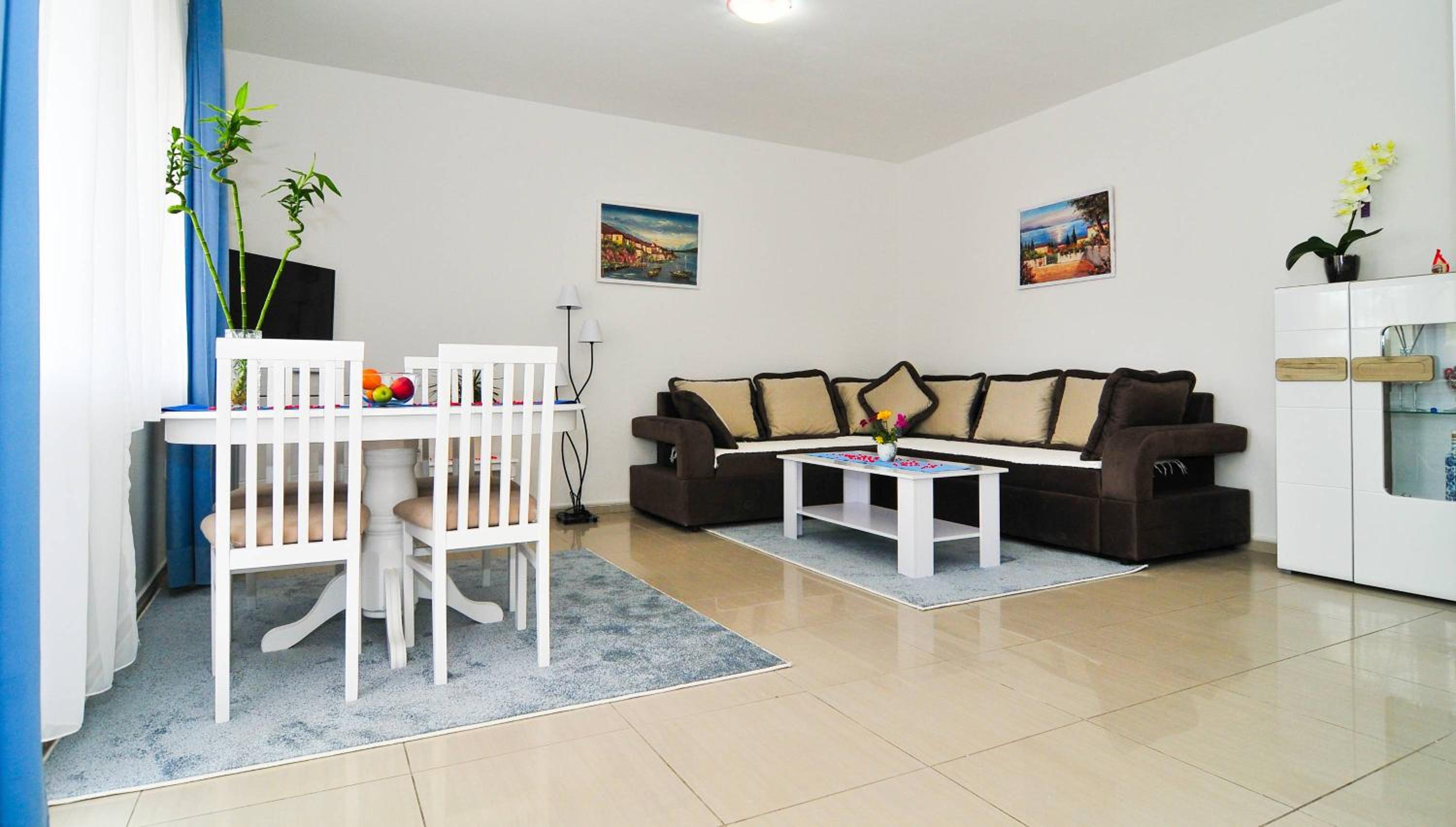 Apartment with Balcony photo 3