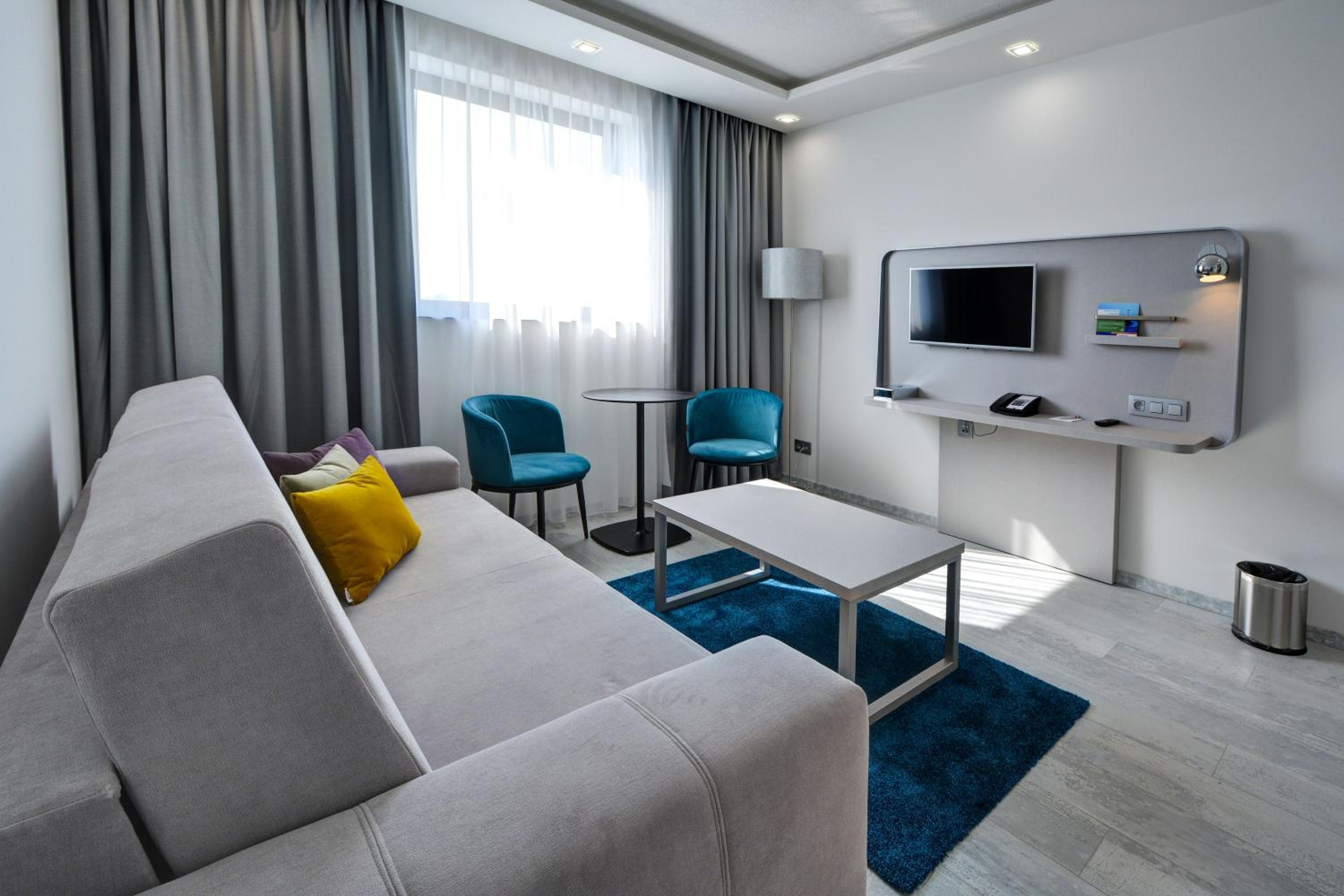 One-Bedroom Apartment - Photo 3