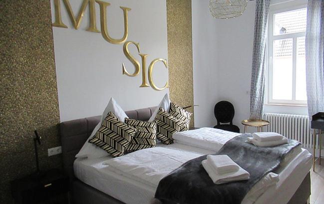 Large Double Room - Photo 8