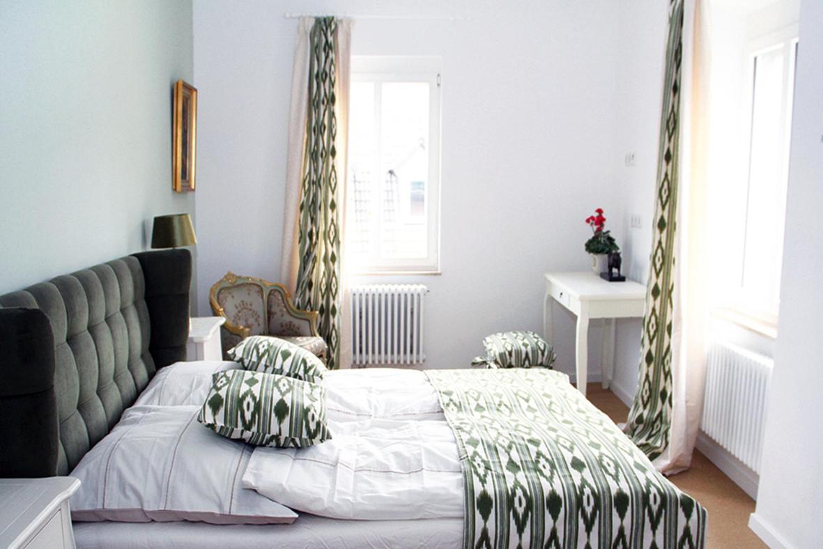 Large Double Room - Photo 7