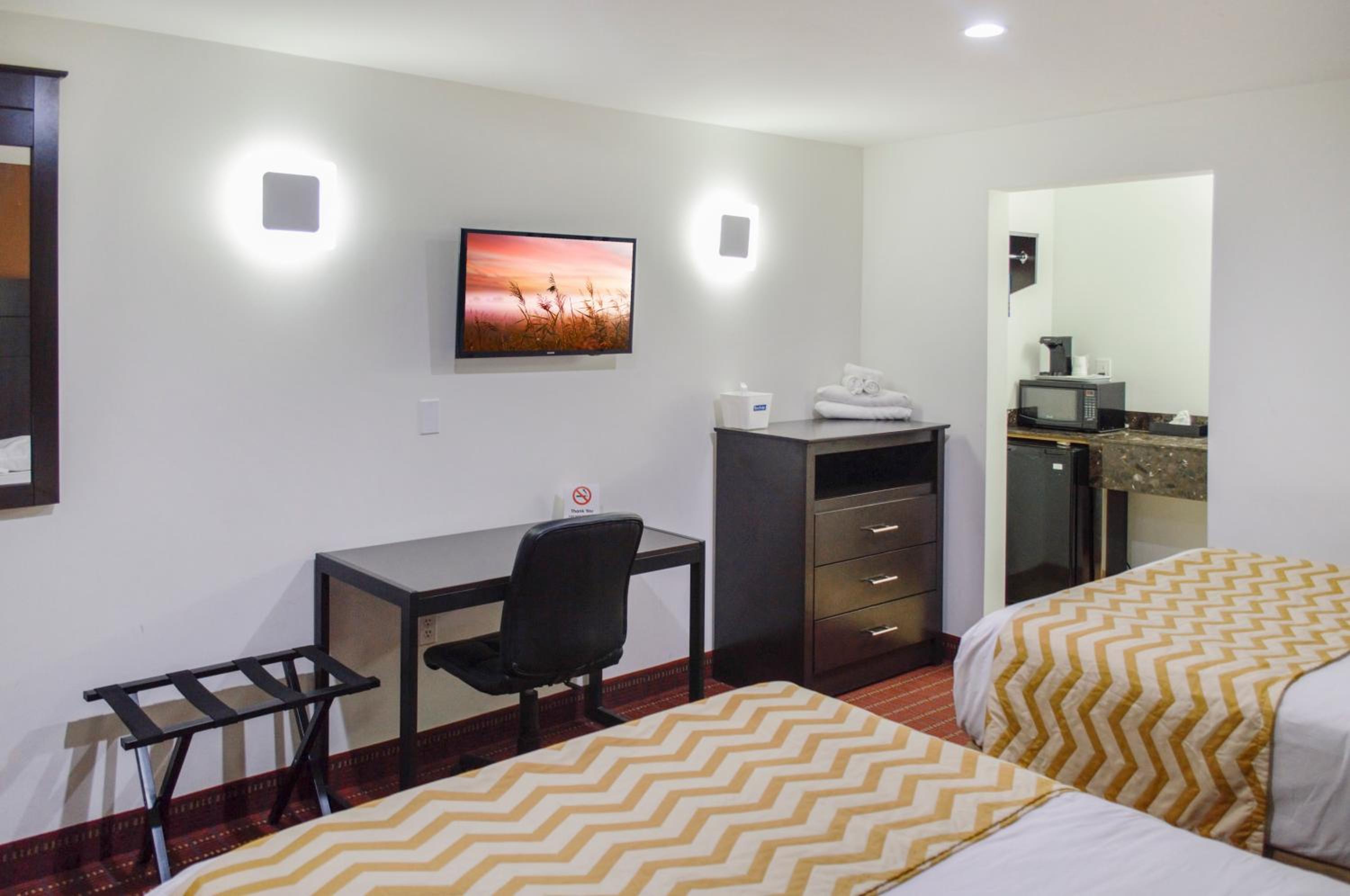 Double Room with Two Double Beds - Non-Smoking photo 2