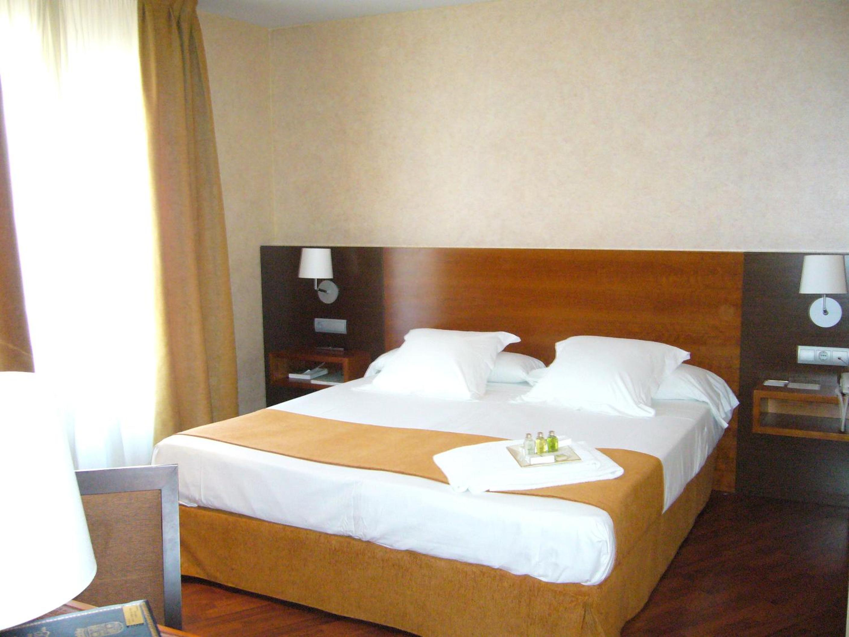 Double or Twin Room - Photo 3