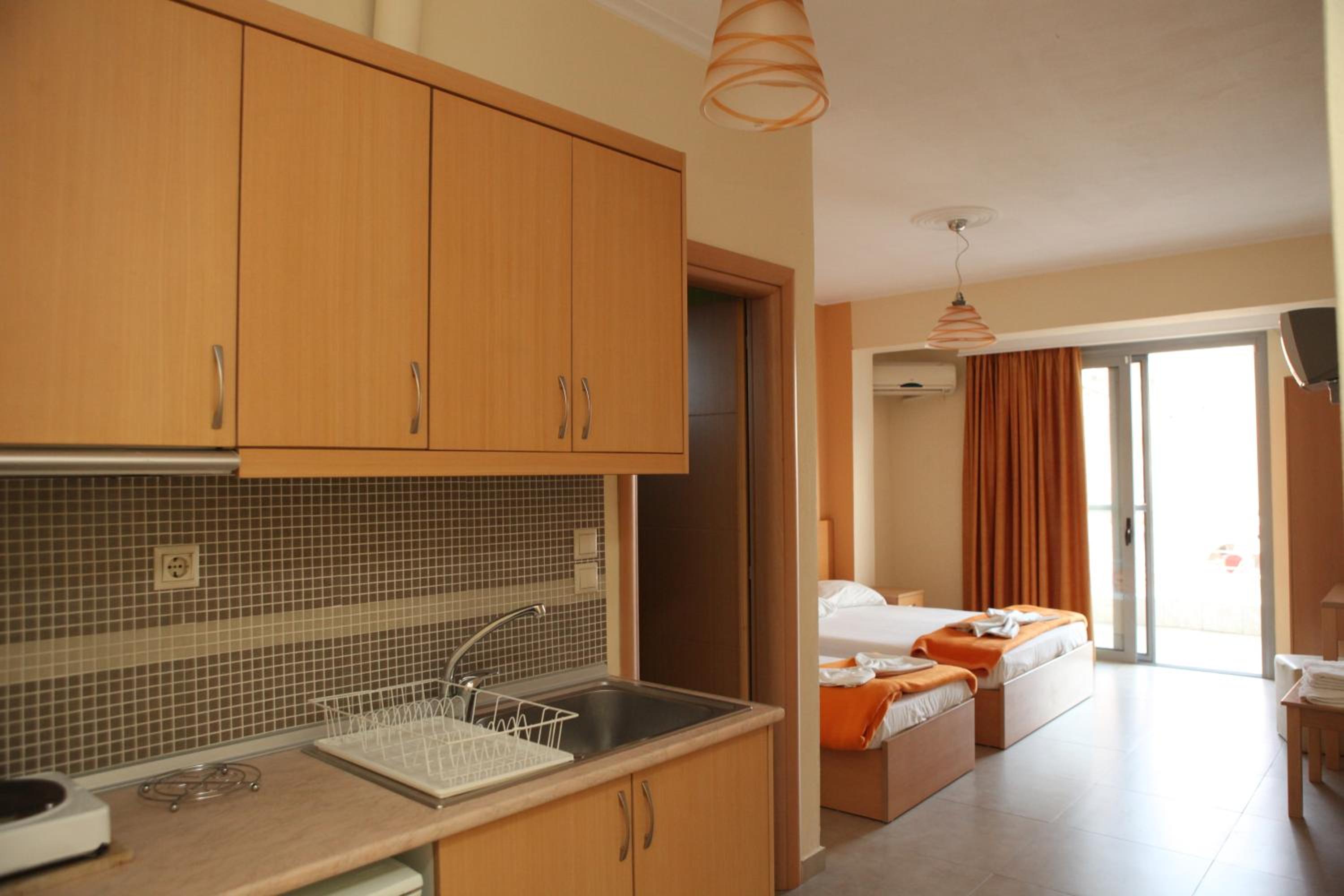 Economy Quadruple Room - Photo 2