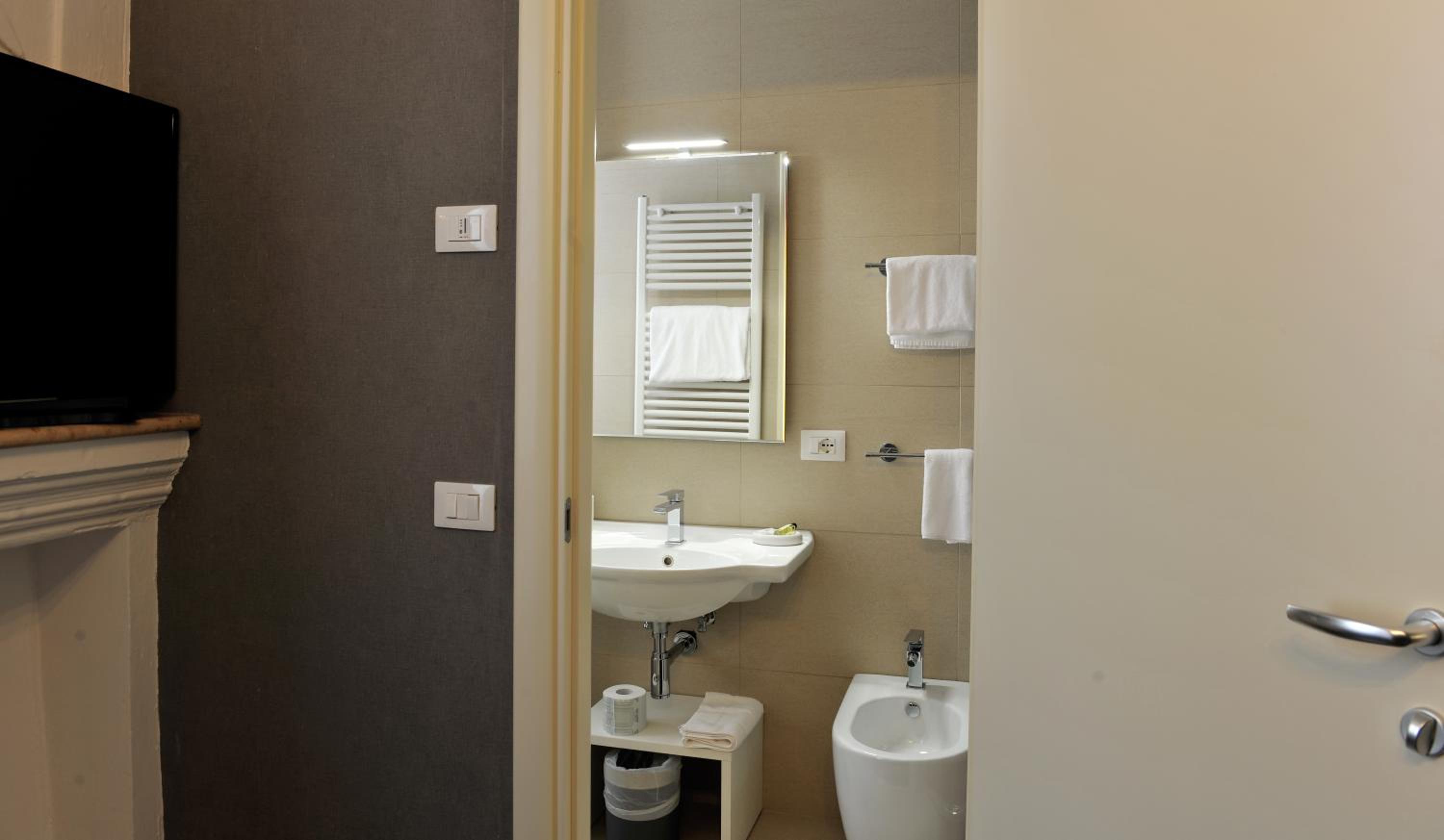 Single Room photo 2