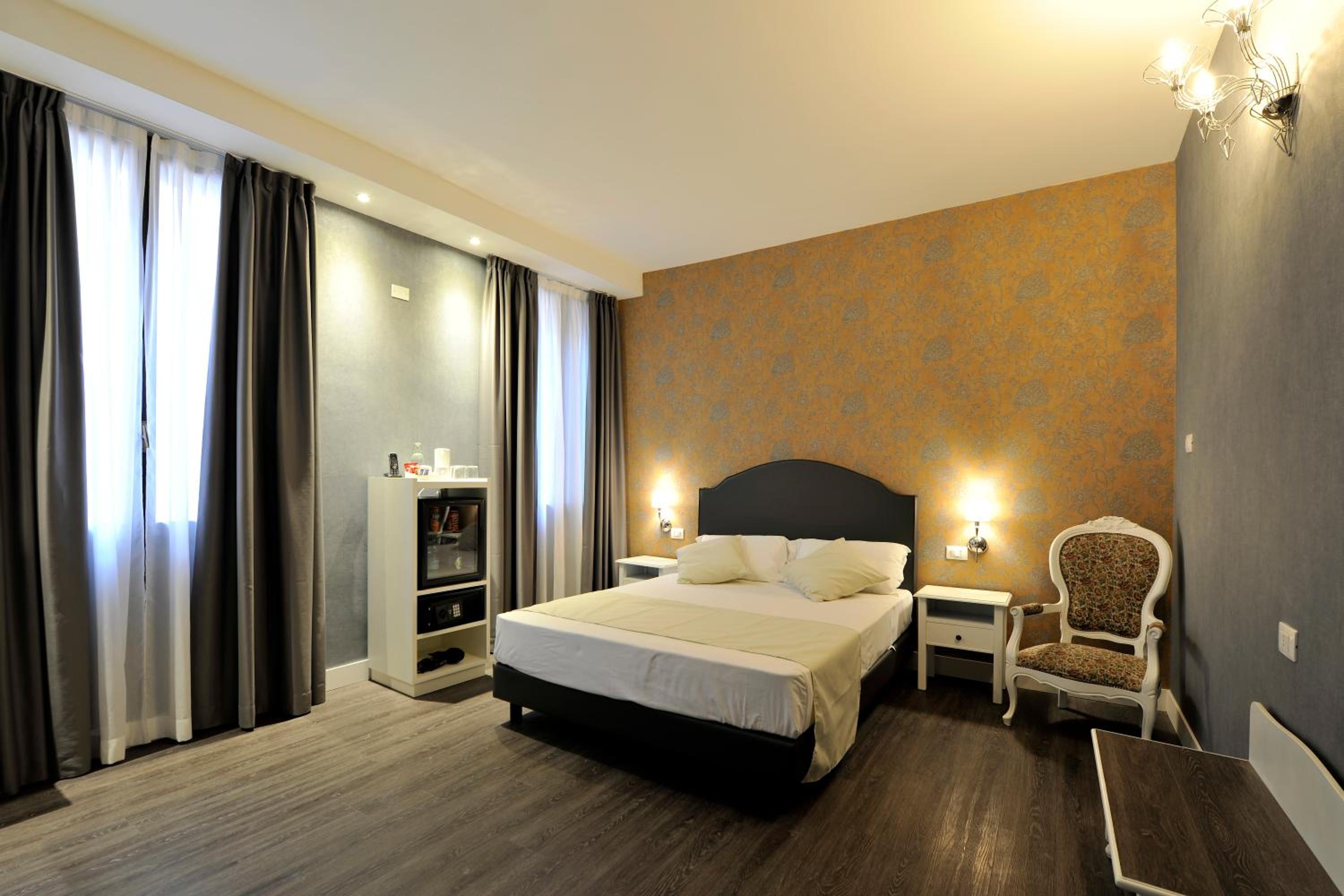 Double or Twin Room photo 3