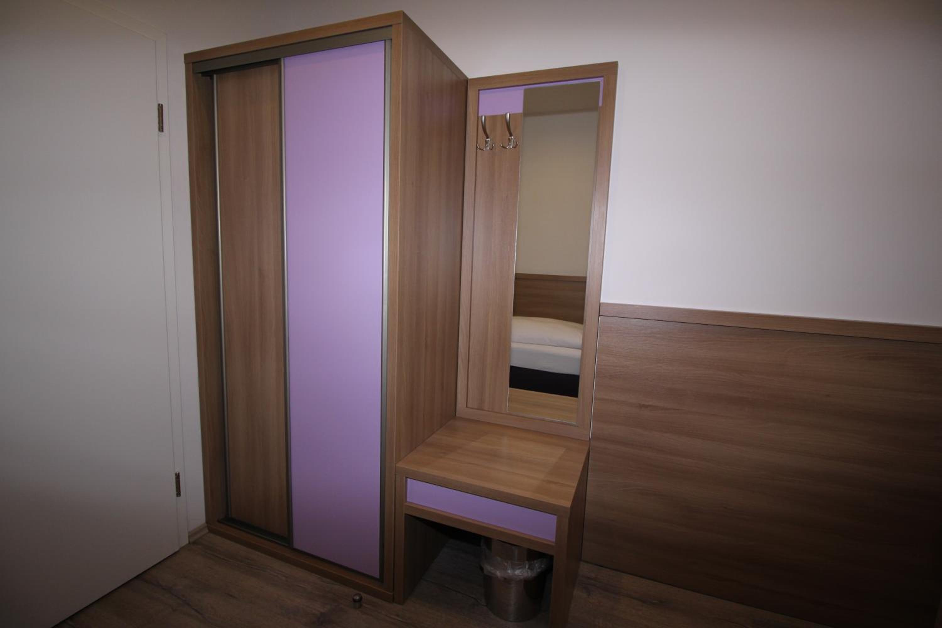Single Room with Shared Bathroom photo 1