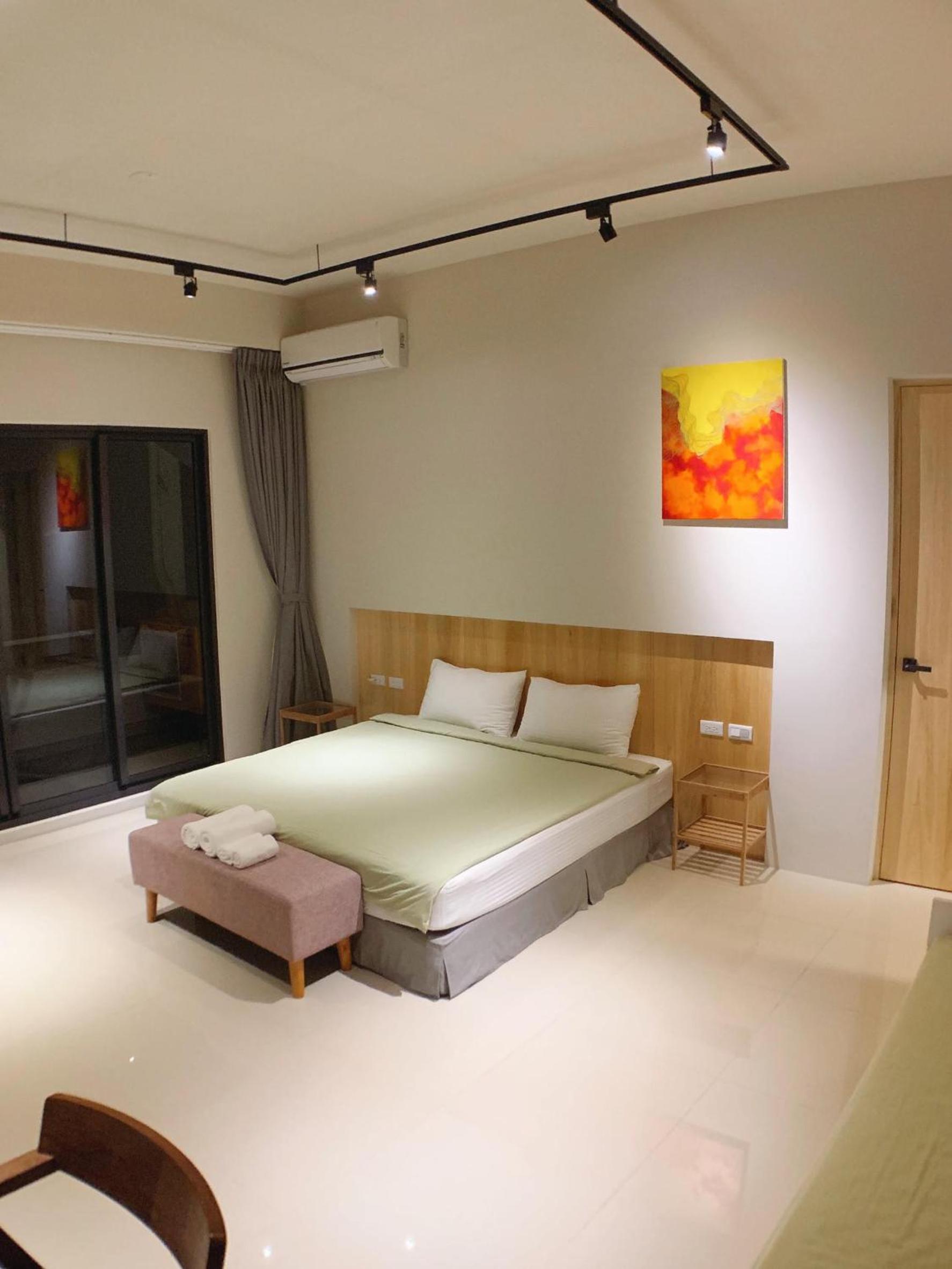 Queen Room with Balcony photo 2